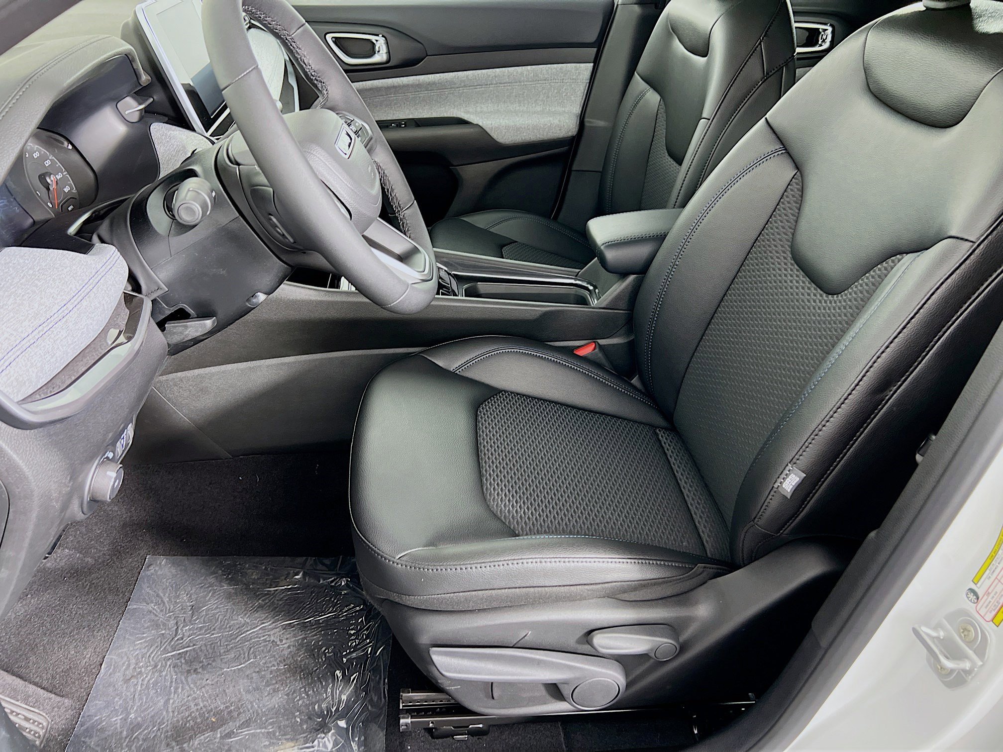 2025 Jeep Compass Latitude photo 3