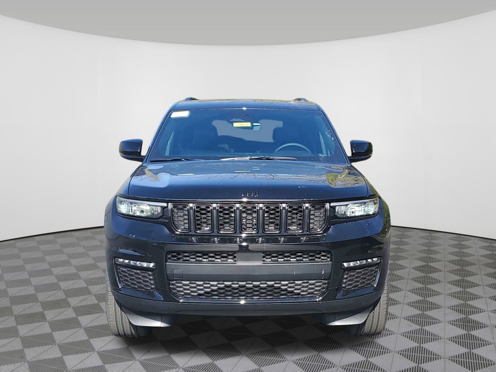 2025 Jeep Grand Cherokee Limited photo 2