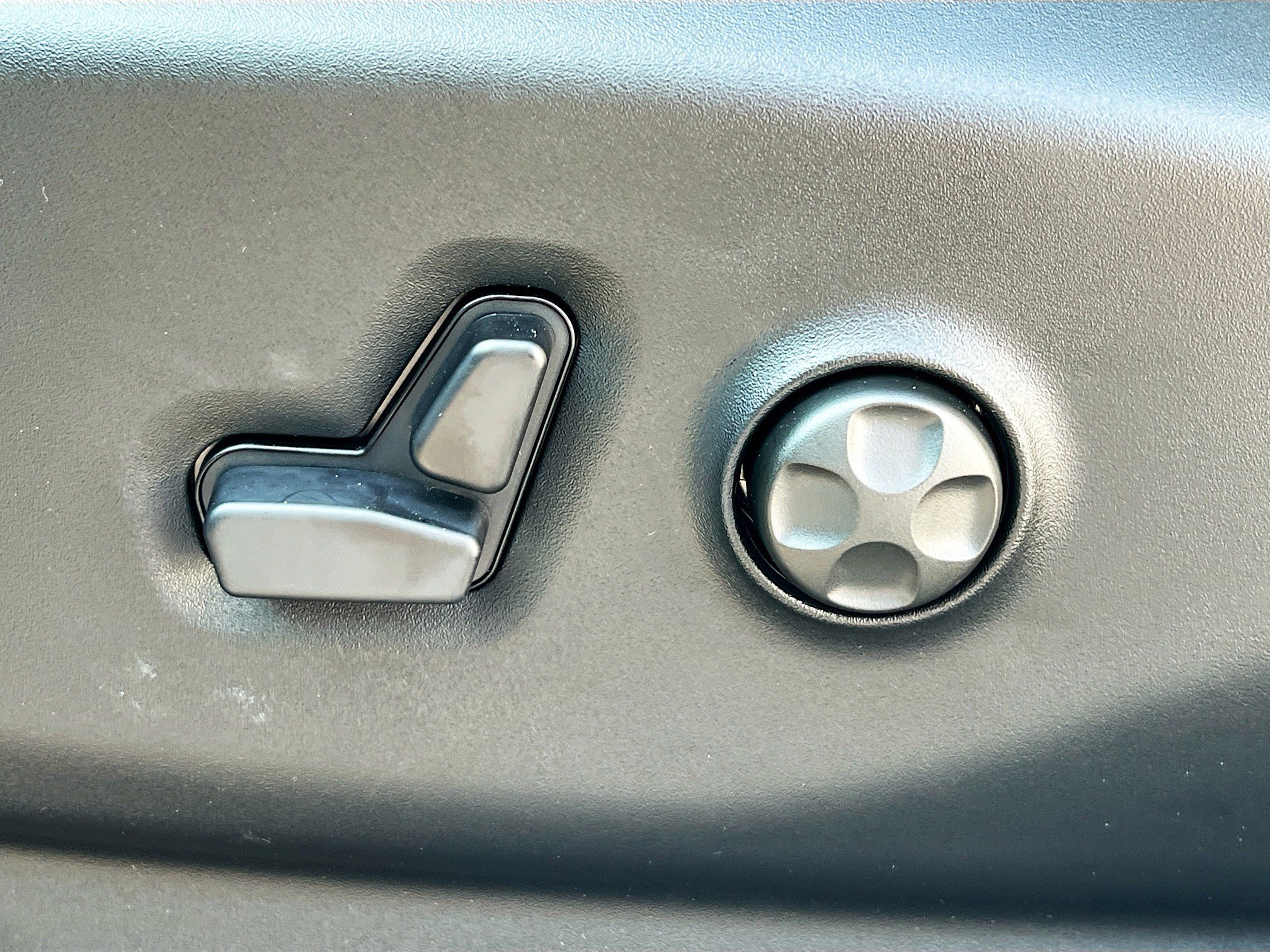 2026 Chrysler Pacifica Touring Plus photo 4