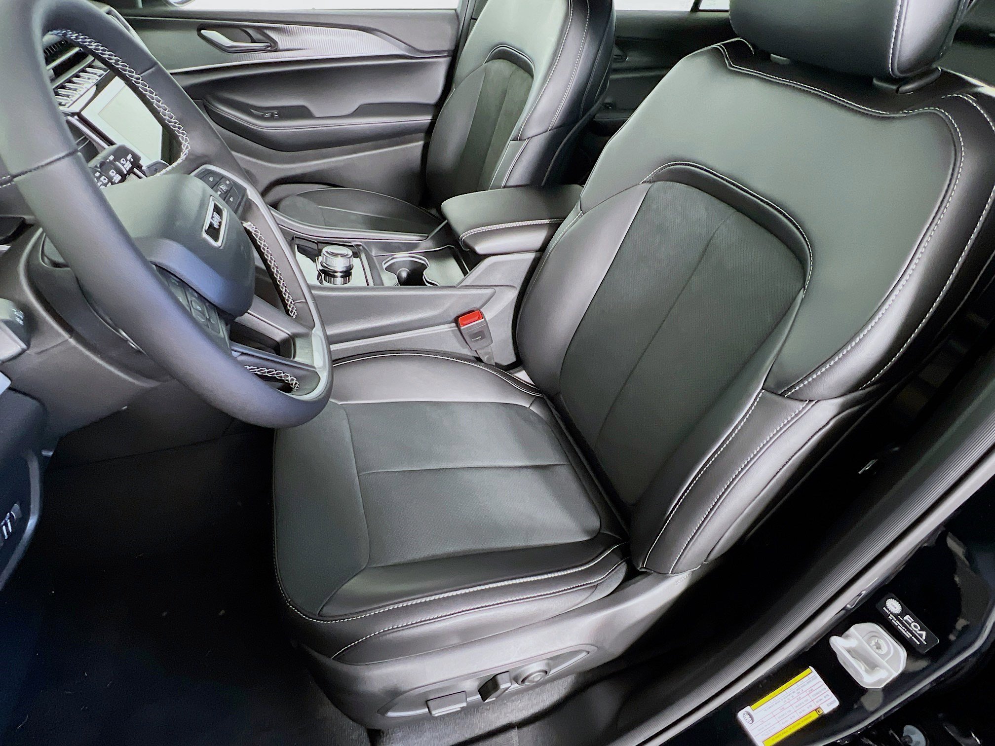 2025 Jeep Grand Cherokee Altitude photo 3