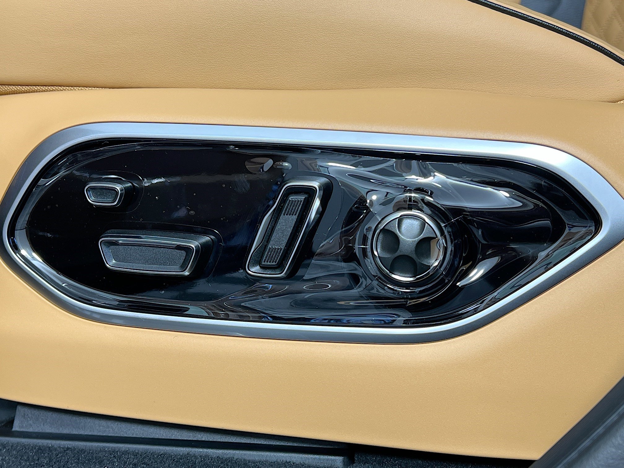 2025 Jeep Grand Cherokee Summit Reserve photo 4