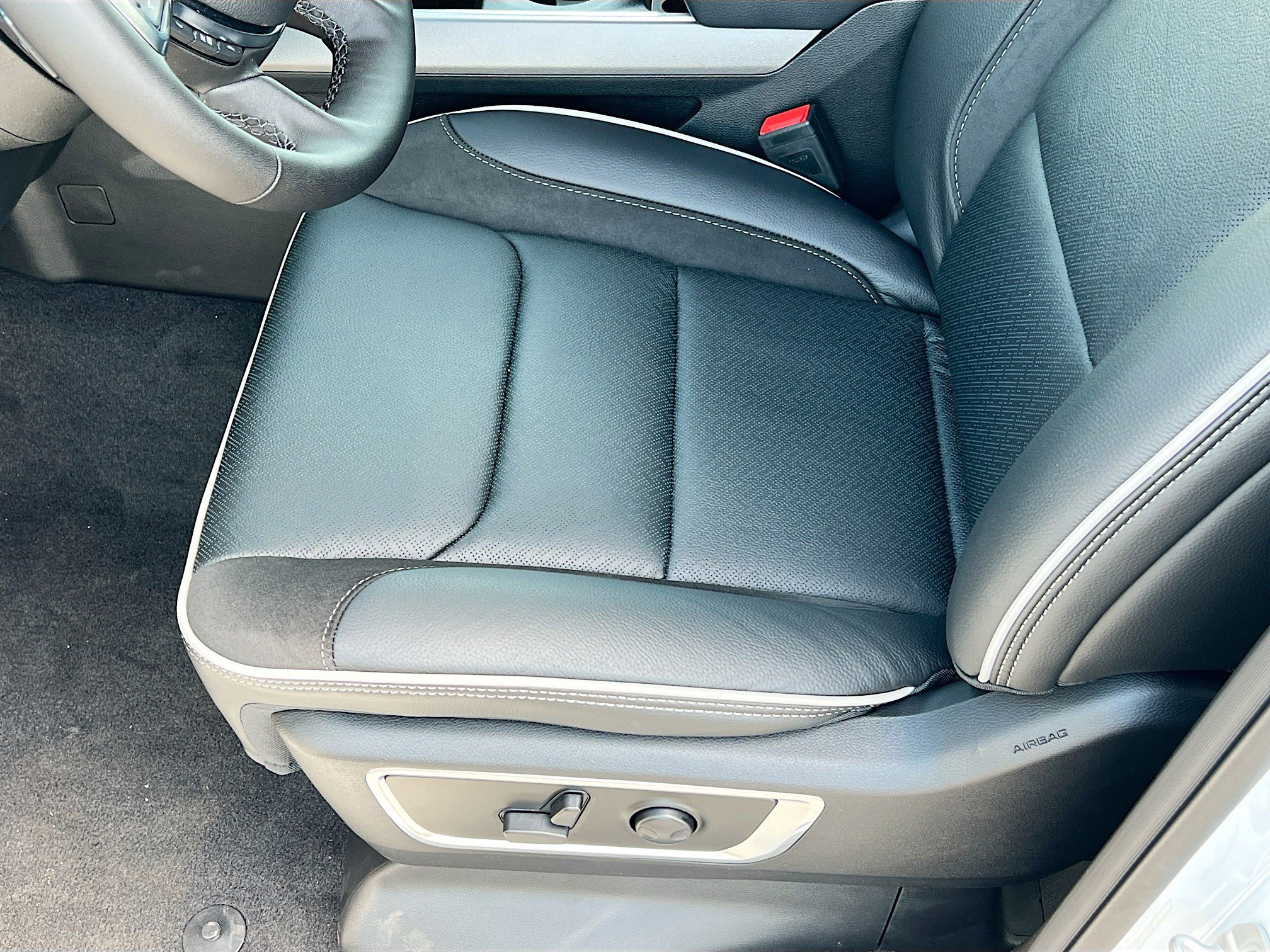2025 Ram 1500 Laramie photo 4