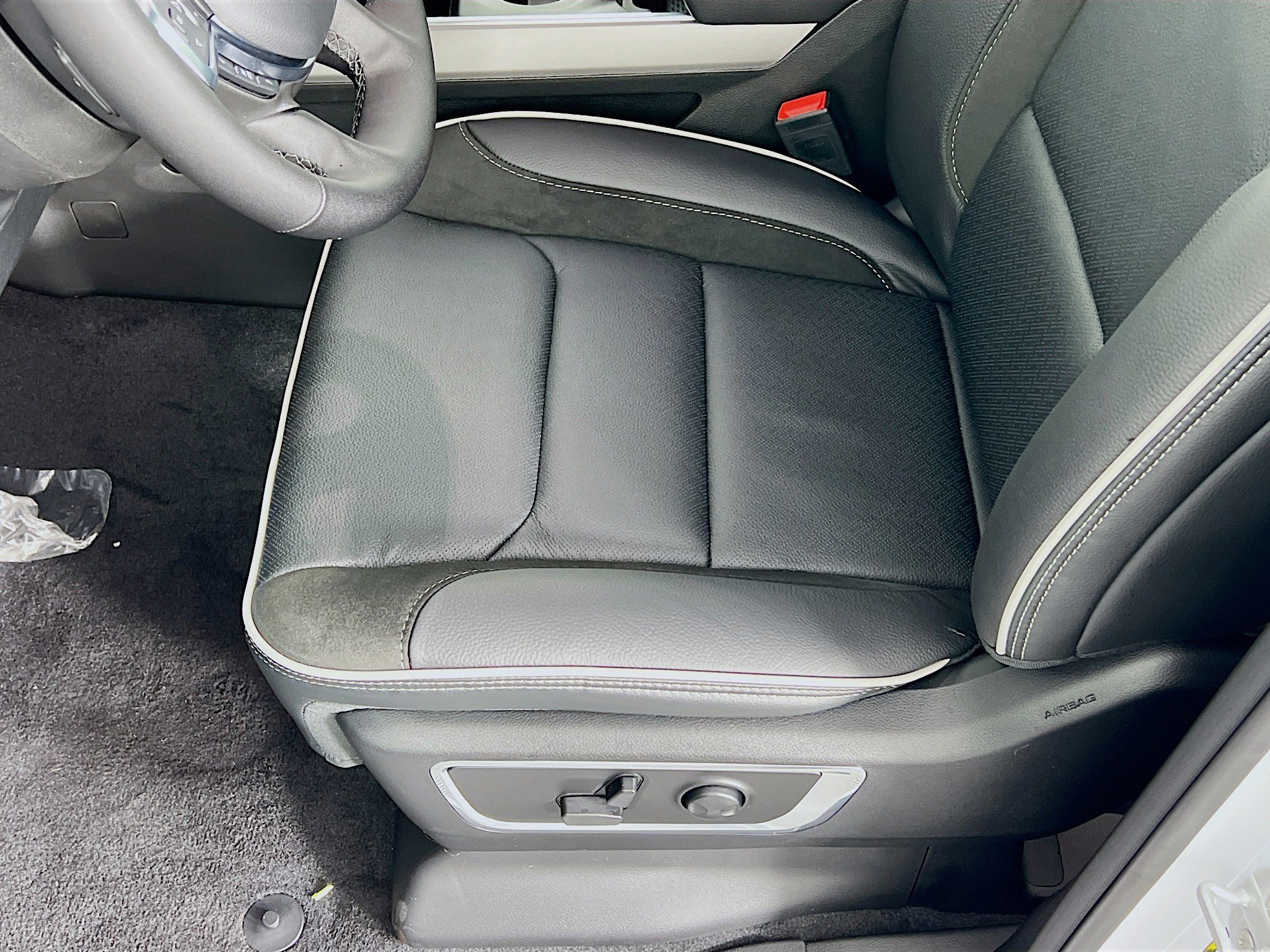 2025 Ram 1500 Laramie photo 4
