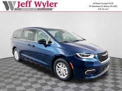 2025 Chrysler Pacifica SELECT Passenger Van