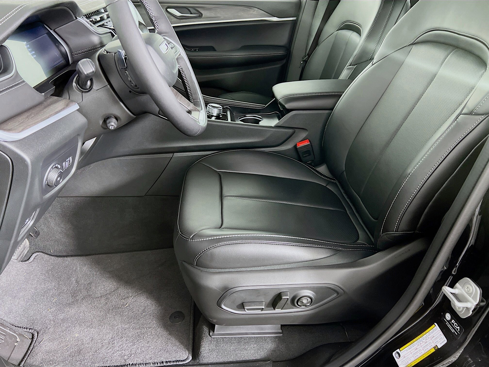 2025 Jeep Grand Cherokee Limited photo 3