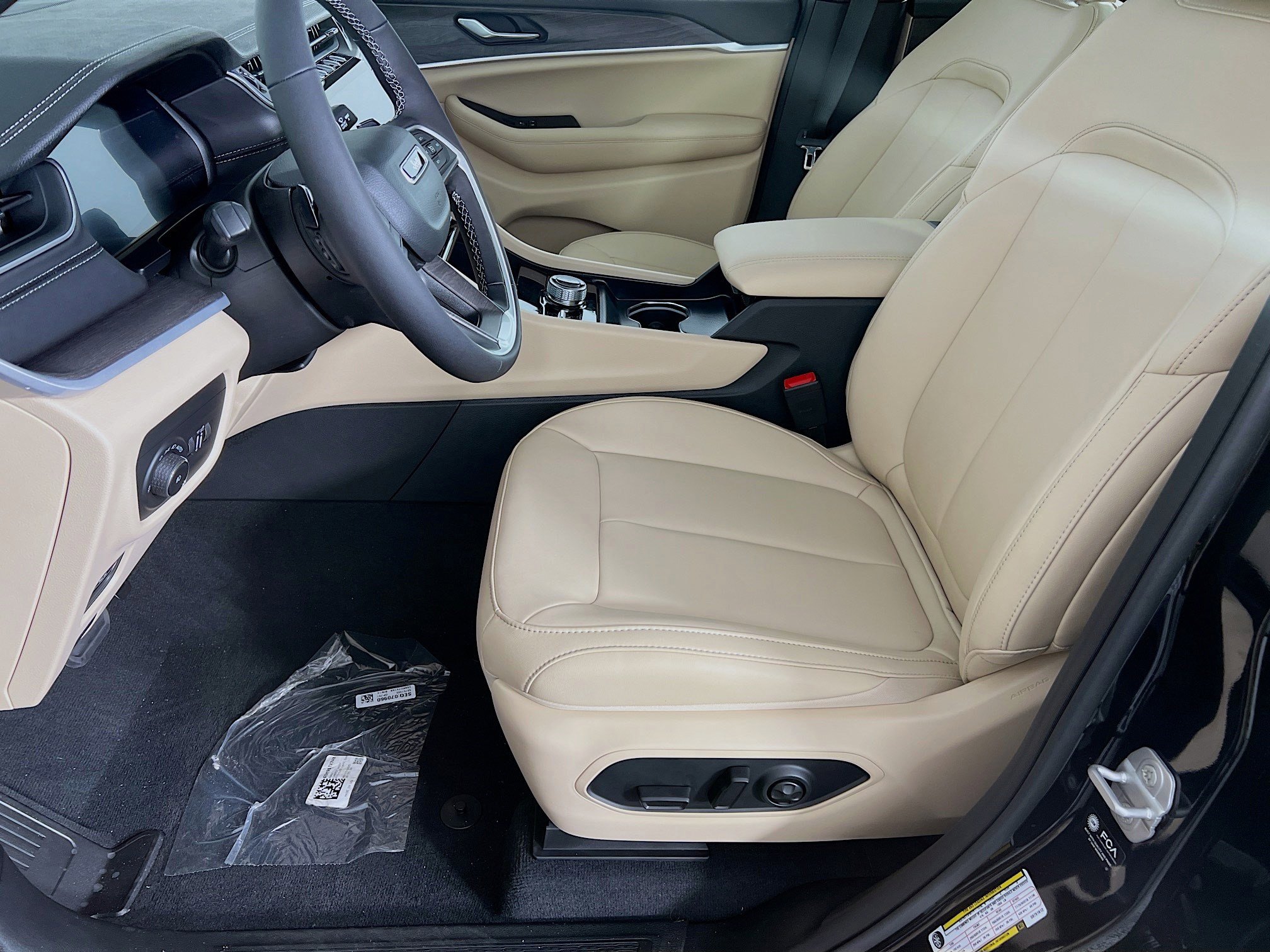 2025 Jeep Grand Cherokee Limited Sport photo 3