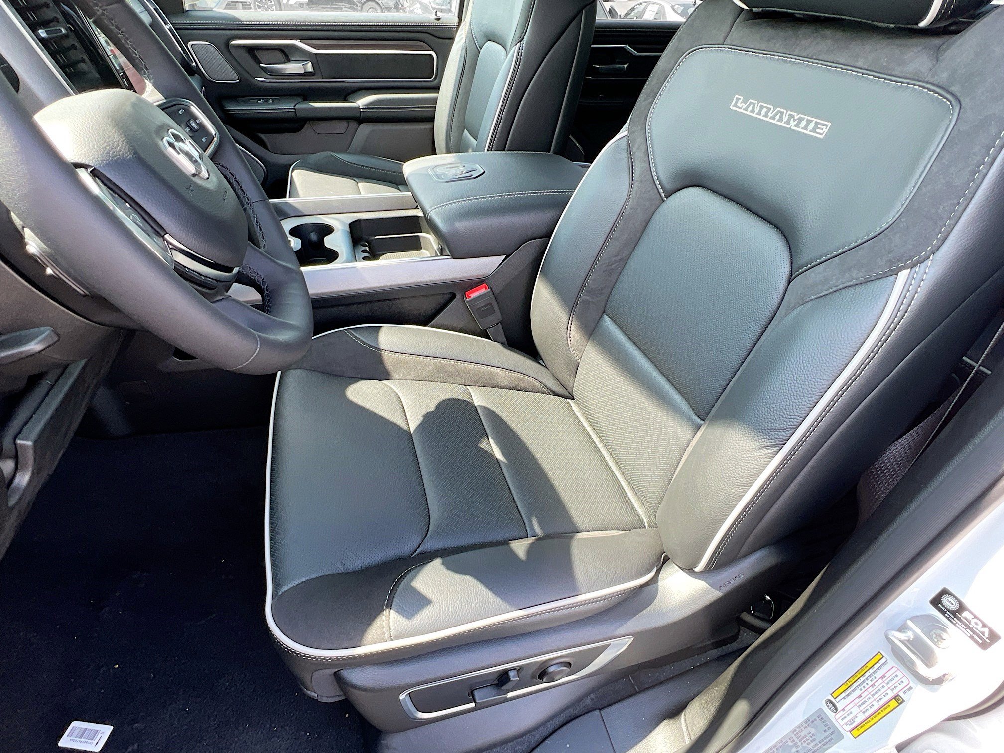 2025 Ram 1500 Laramie photo 2
