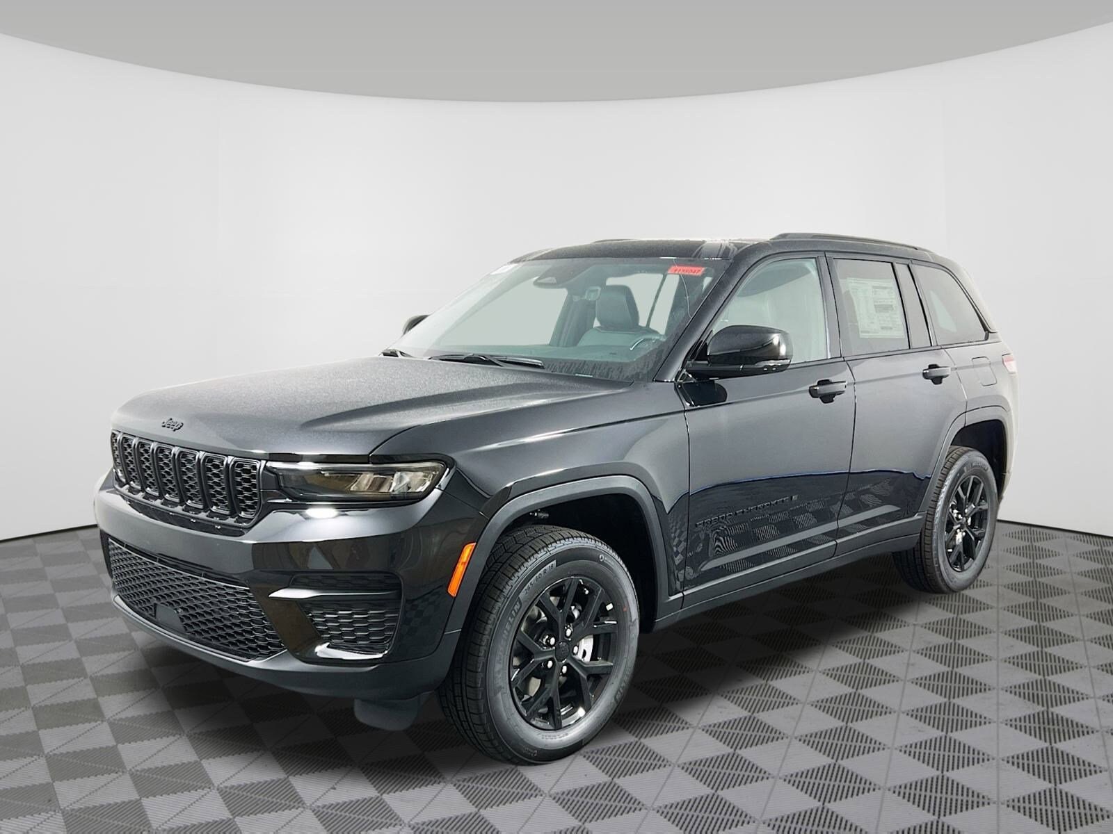 2025 Jeep Grand Cherokee Altitude photo 2