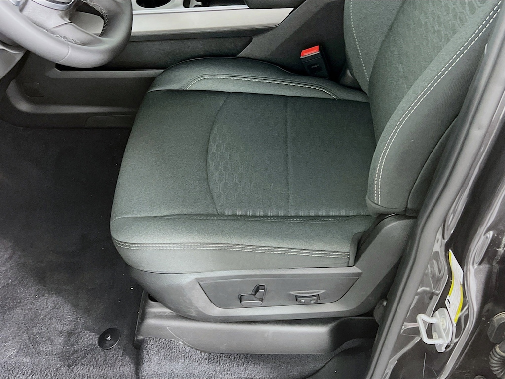 New 2025 Ram 2500 BIG HORN CREW CAB 4X4 8' BOX Pickup