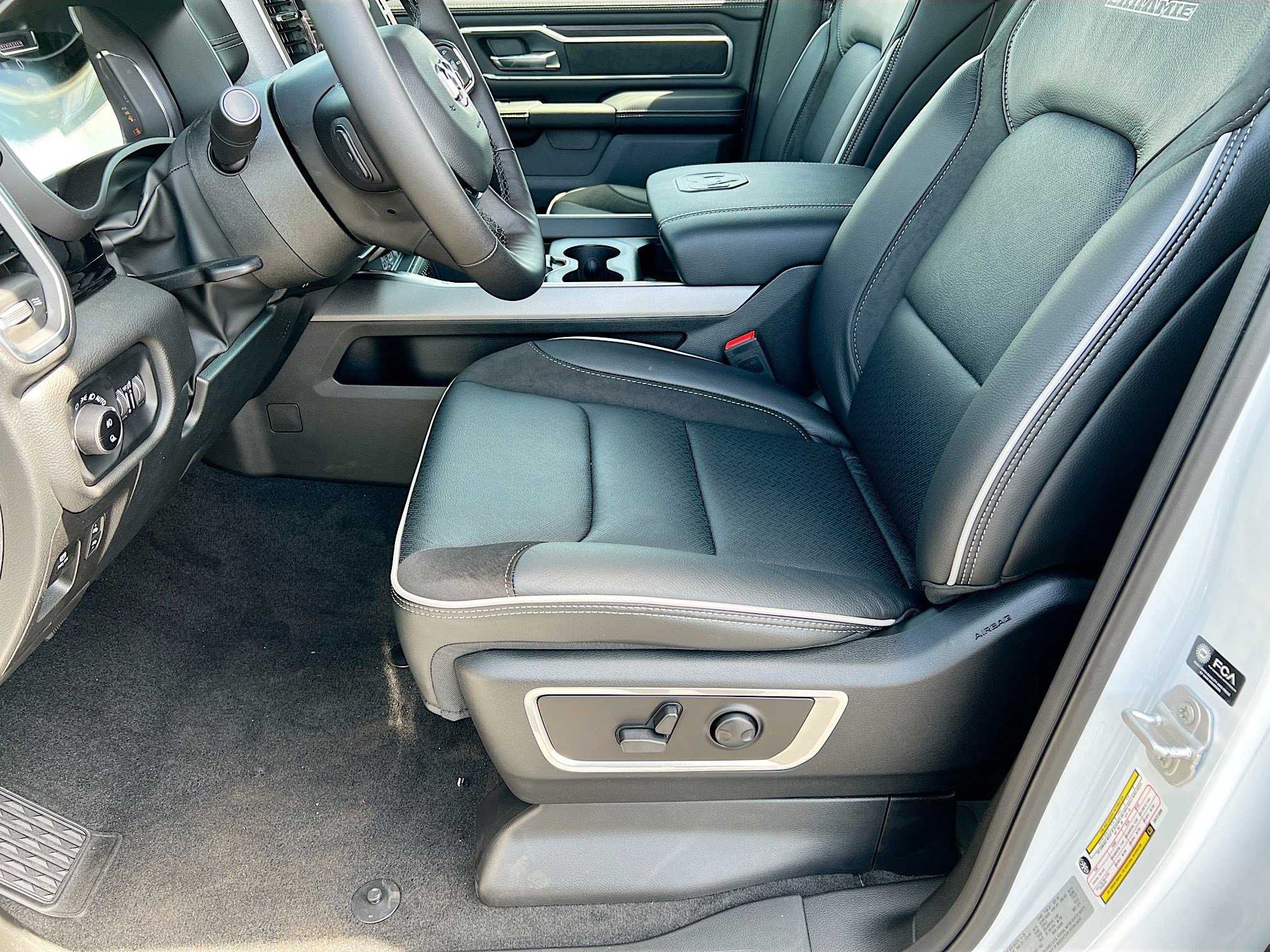 2025 Ram 1500 Laramie photo 3