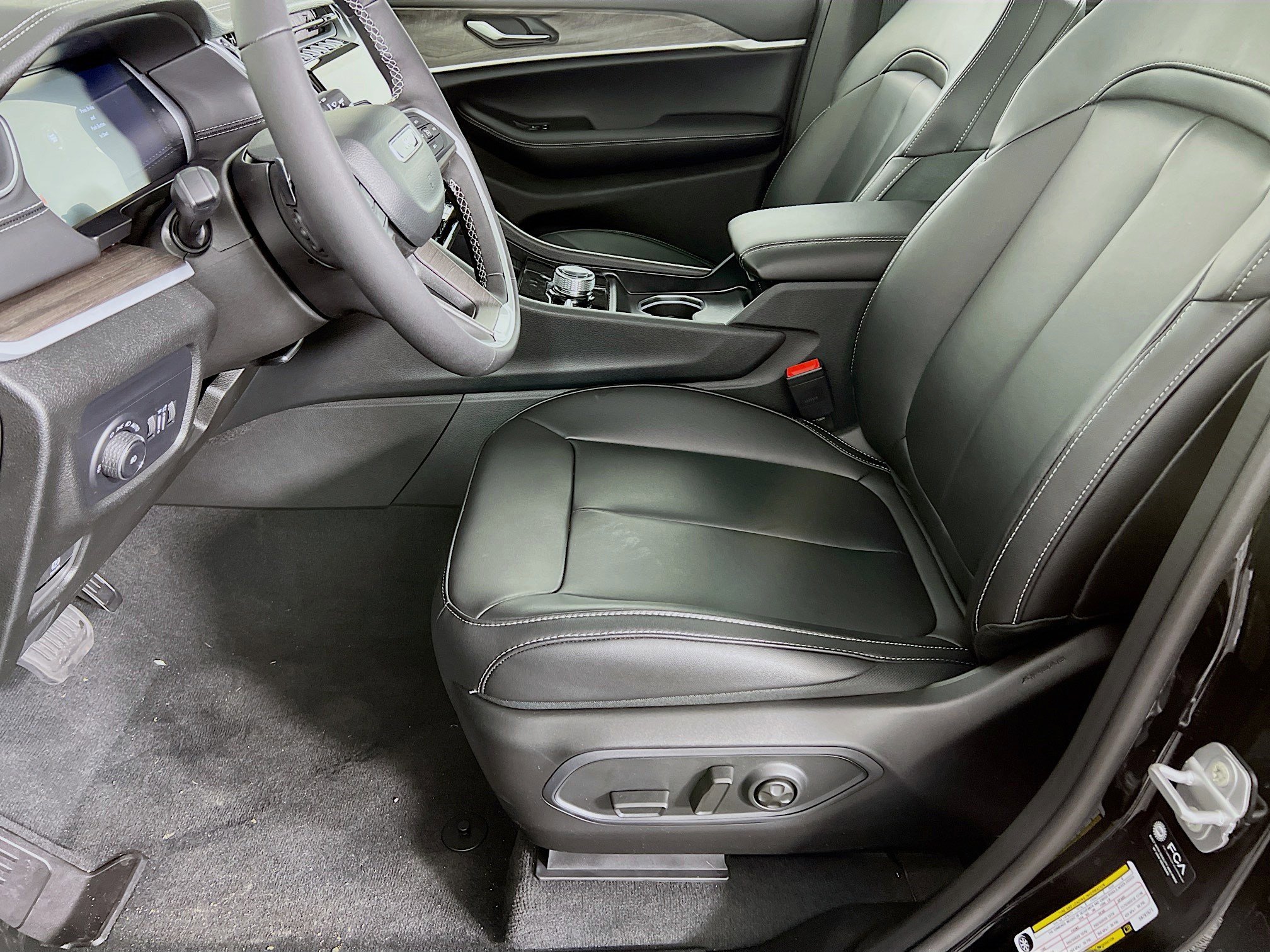 2025 Jeep Grand Cherokee Limited photo 3