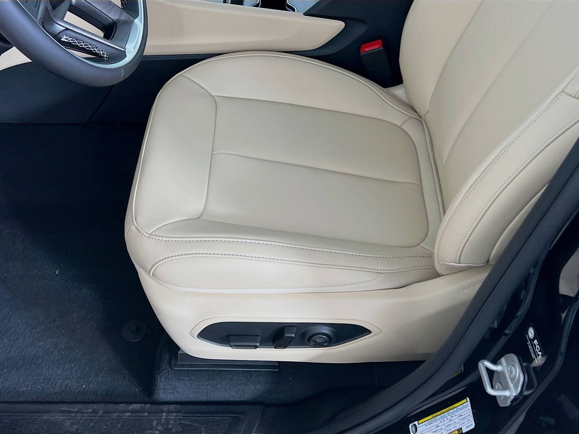 2025 Jeep Grand Cherokee Limited Sport photo 4