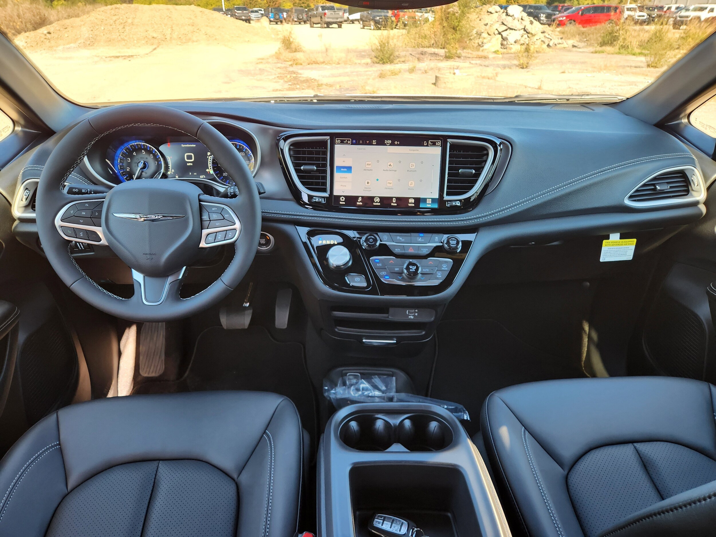 2026 Chrysler Pacifica photo 3