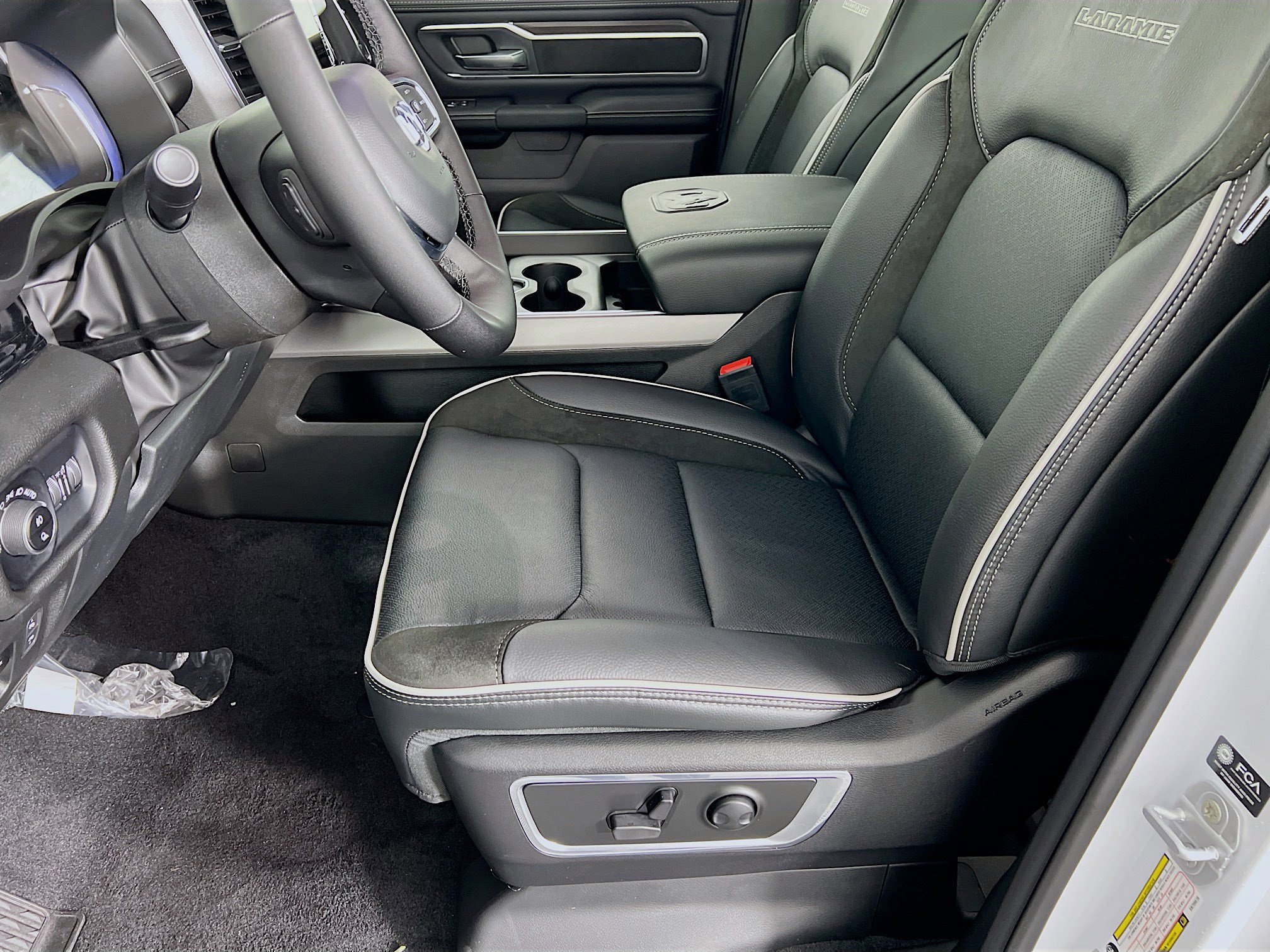 2025 Ram 1500 Laramie photo 3
