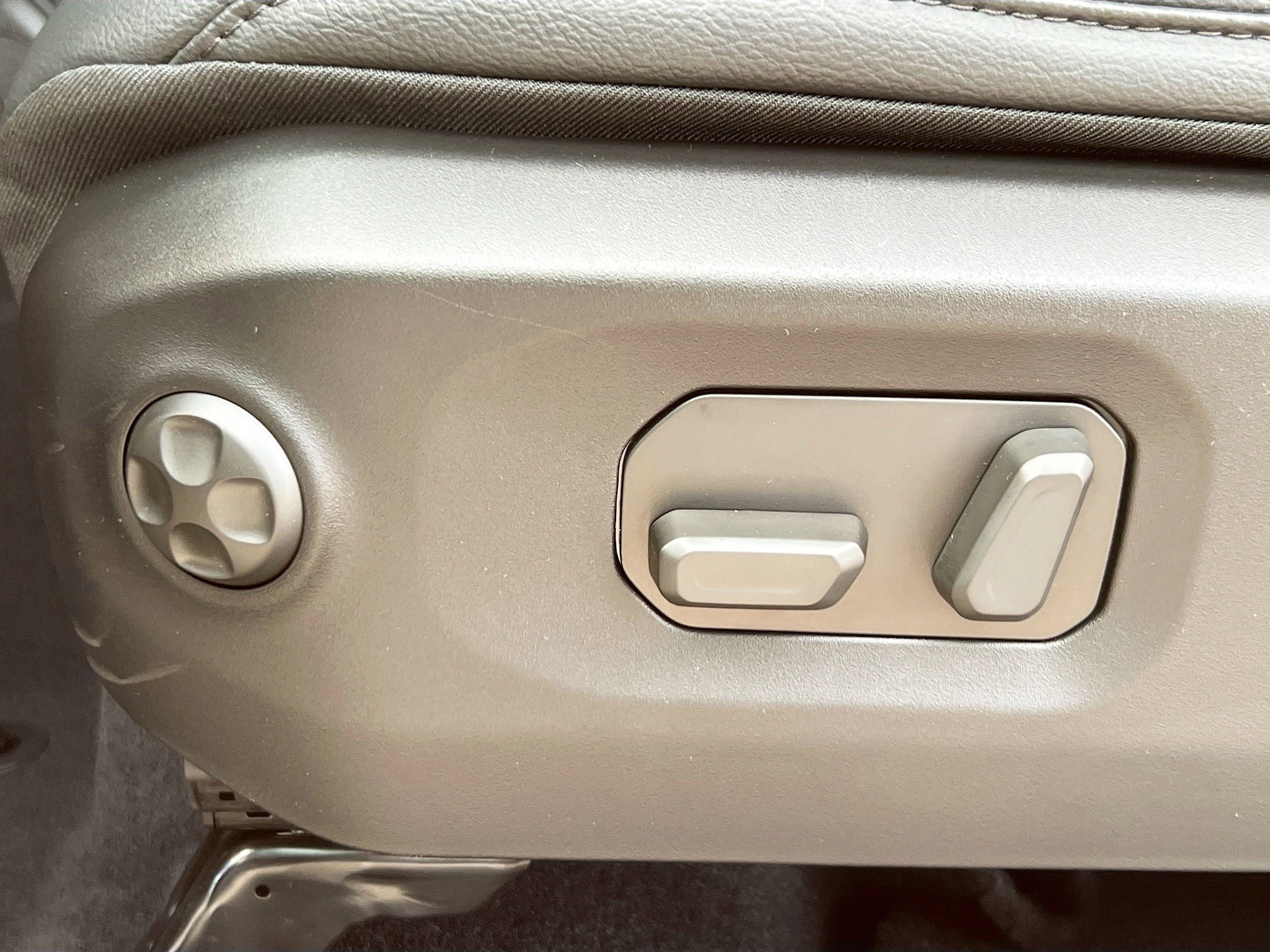 2025 Jeep Wrangler Sahara Sport photo 4