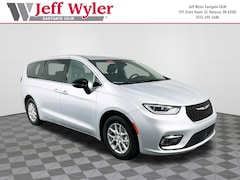 2026 Chrysler Pacifica Passenger Van