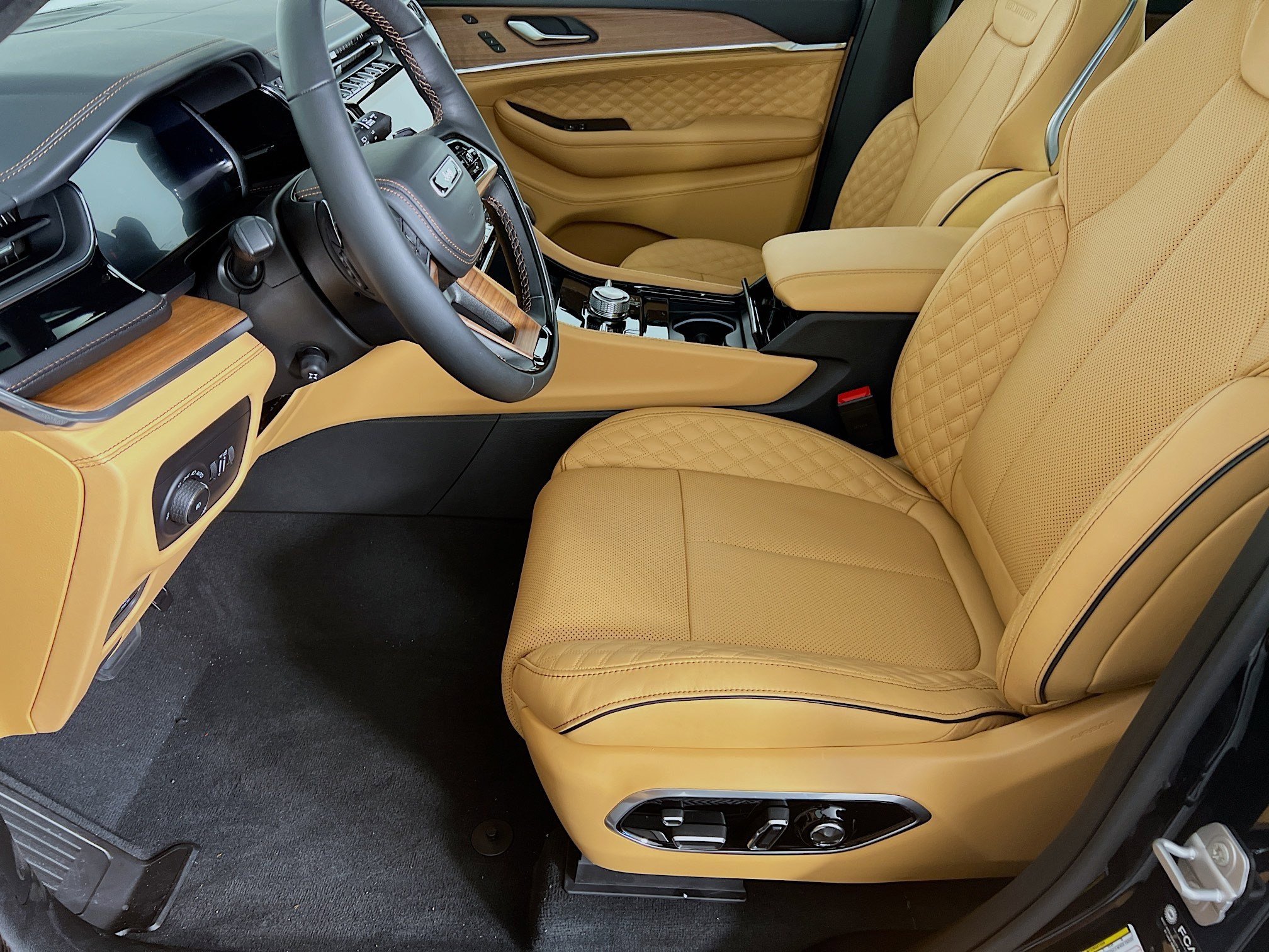 2025 Jeep Grand Cherokee L Summit Reserve photo 2