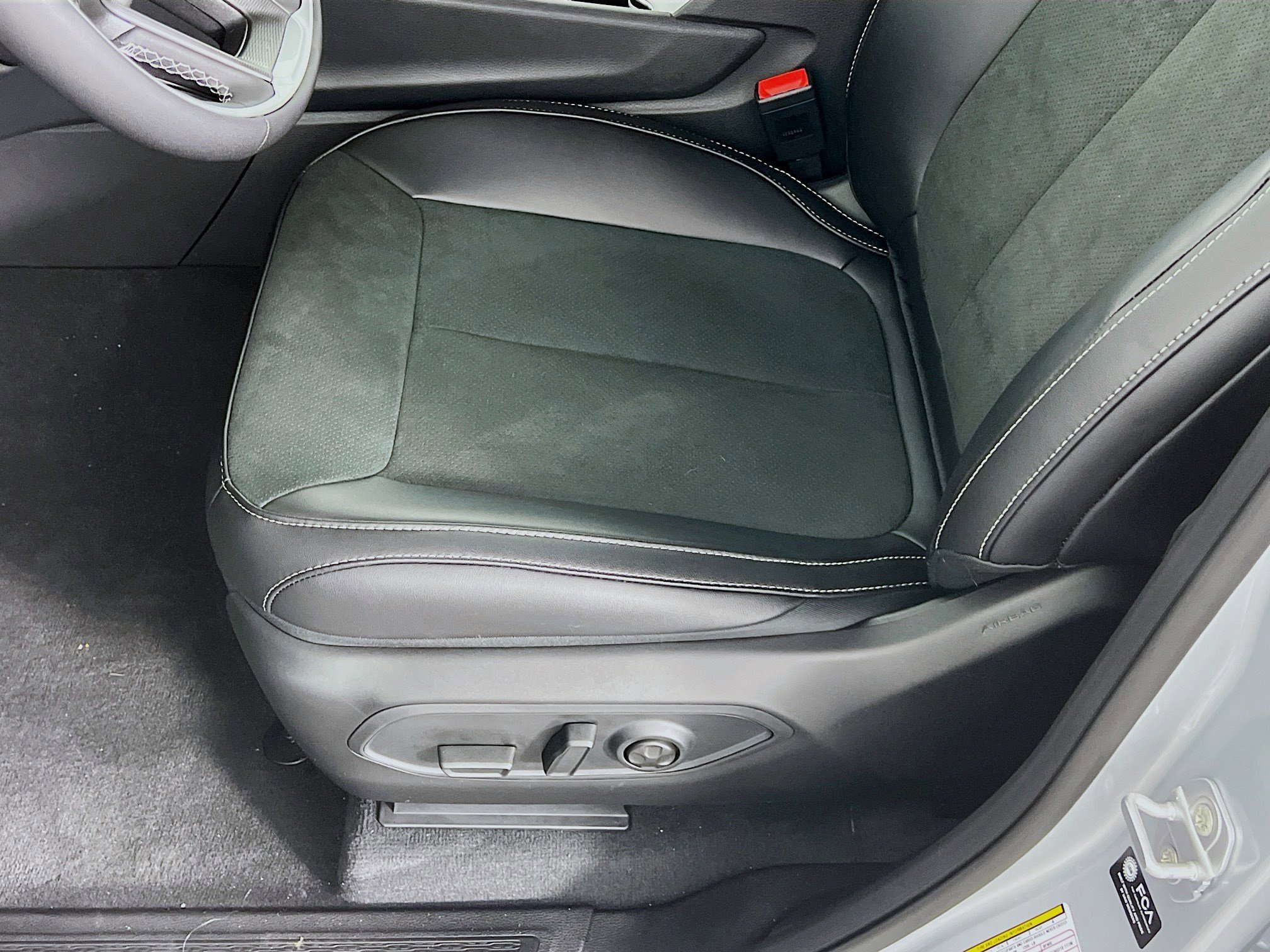 2025 Jeep Grand Cherokee Altitude photo 3