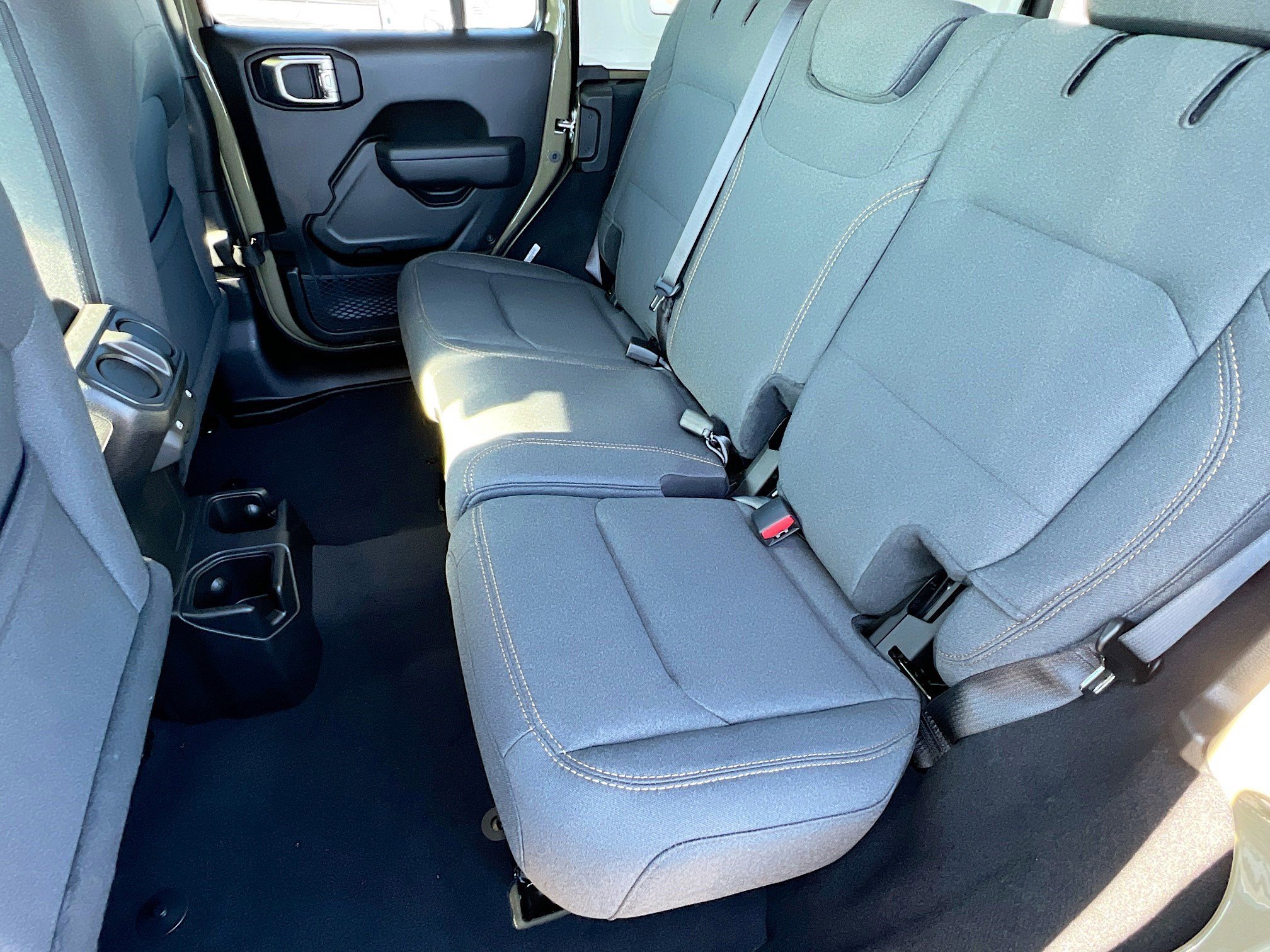 2025 Jeep Wrangler Sport photo 4