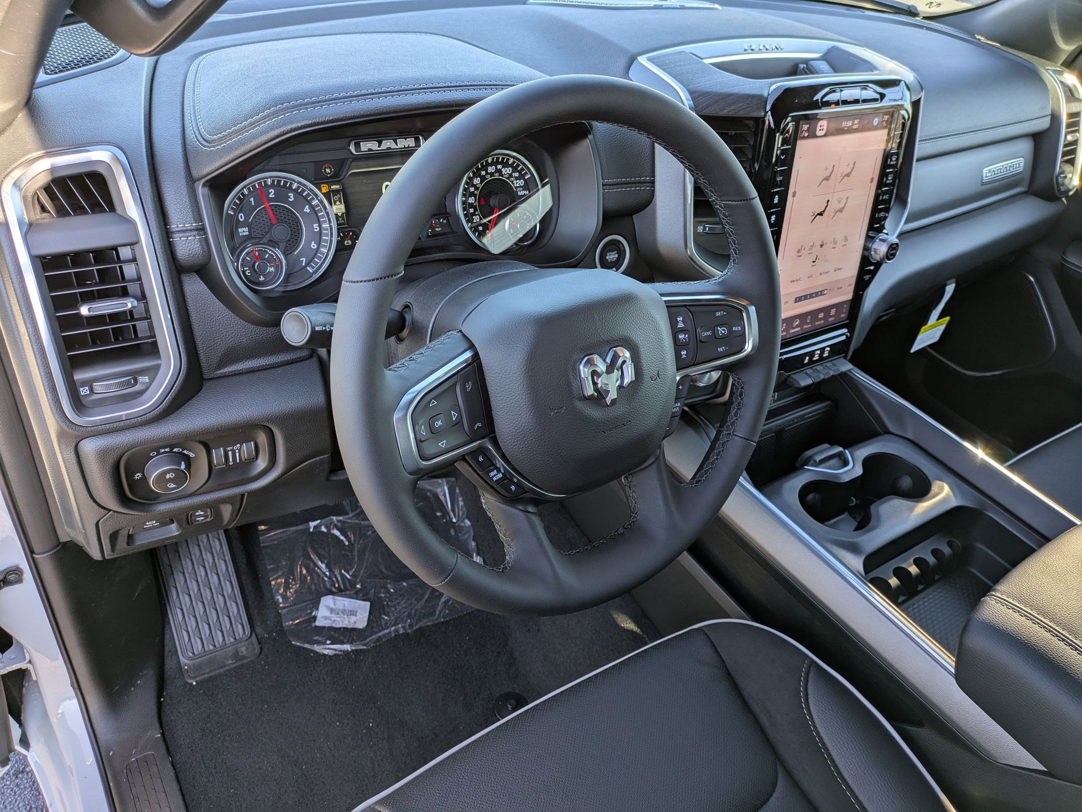 2025 Ram 1500 Laramie photo 4