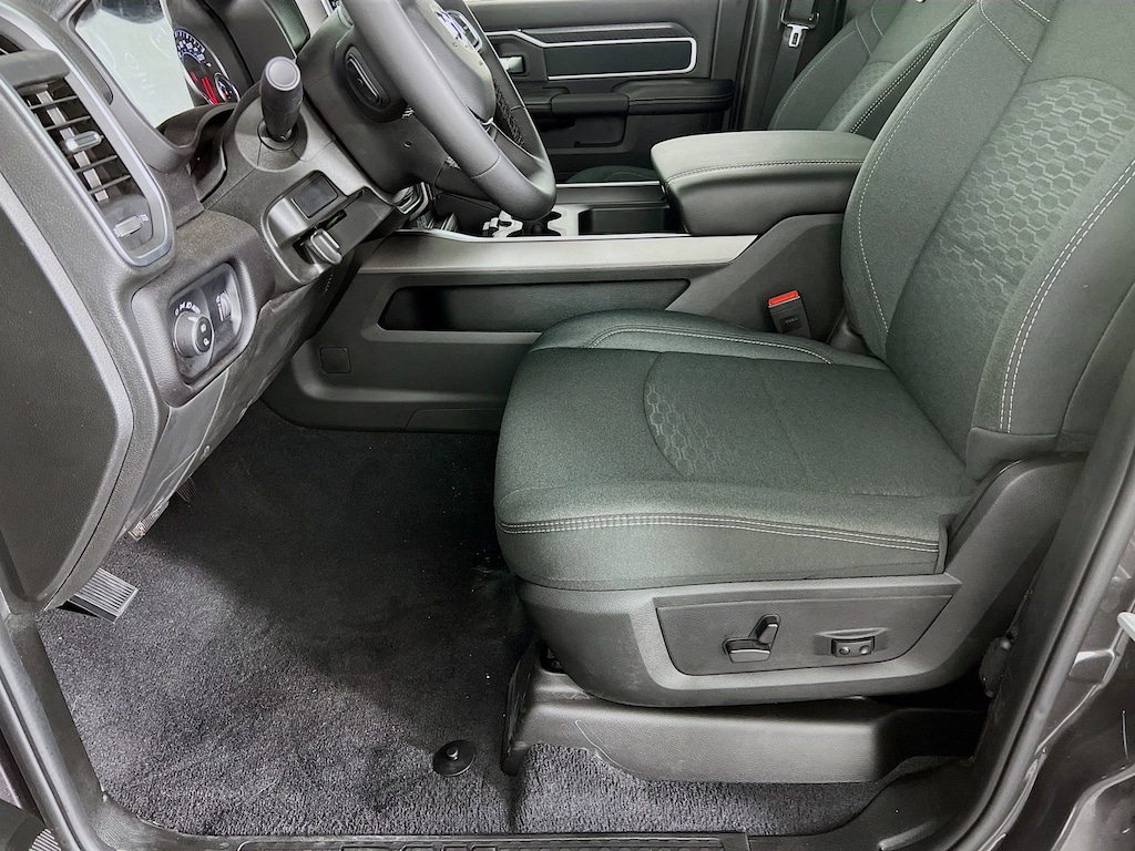 New 2025 Ram 2500 BIG HORN CREW CAB 4X4 8' BOX Pickup