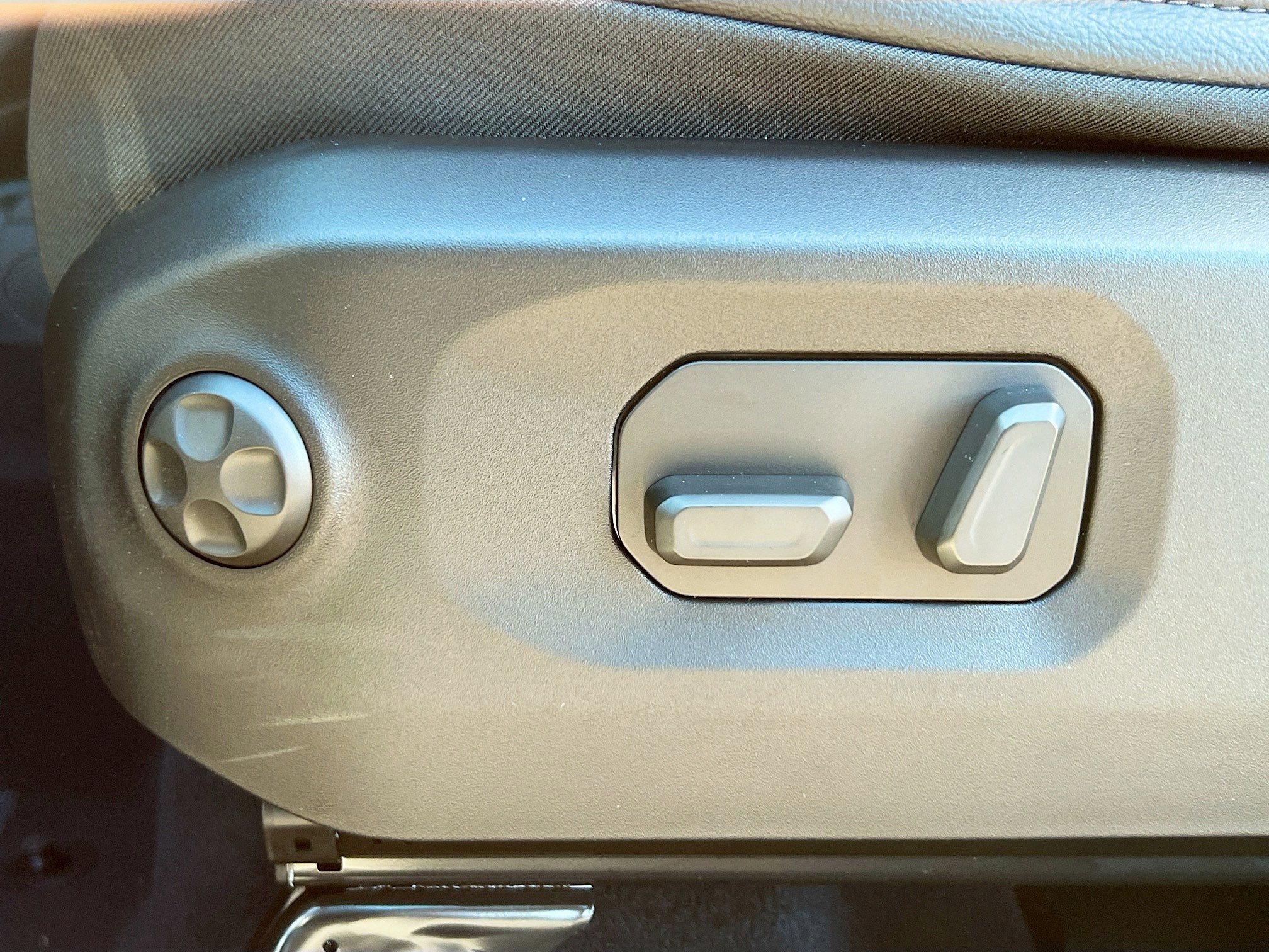 2025 Jeep Wrangler Sahara photo 4