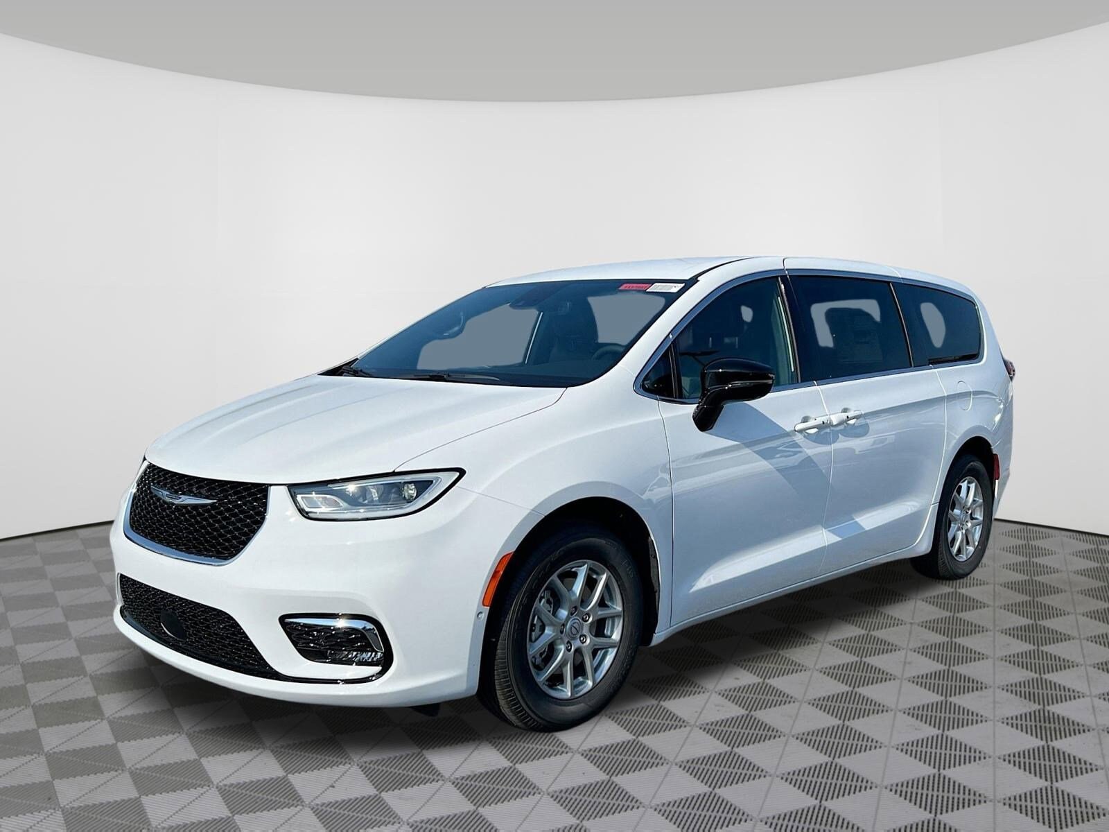 2026 Chrysler Pacifica Touring Plus photo 2