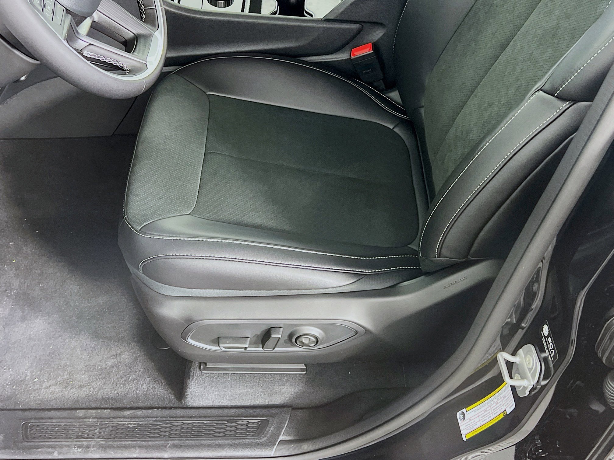 2025 Jeep Grand Cherokee Altitude photo 4