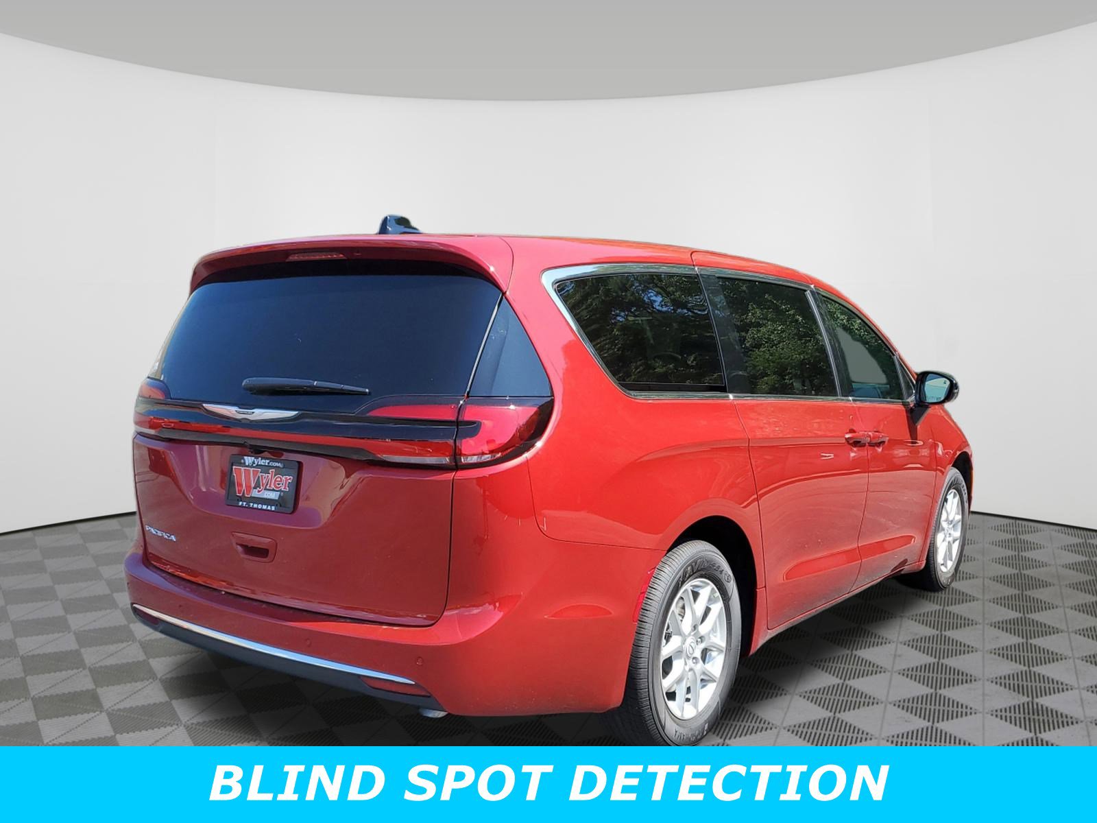 2026 Chrysler Pacifica photo 4