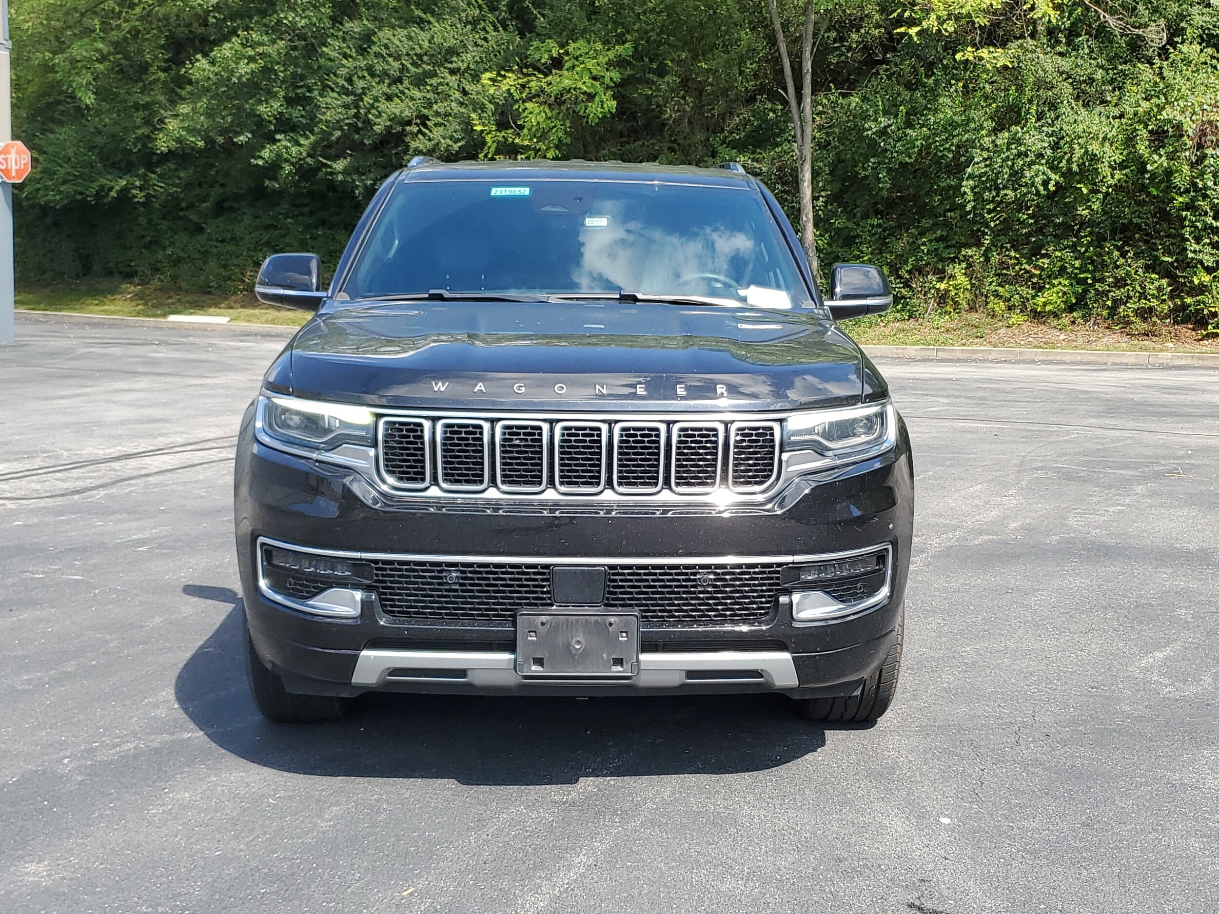 2023 Jeep Wagoneer L Series II photo 2