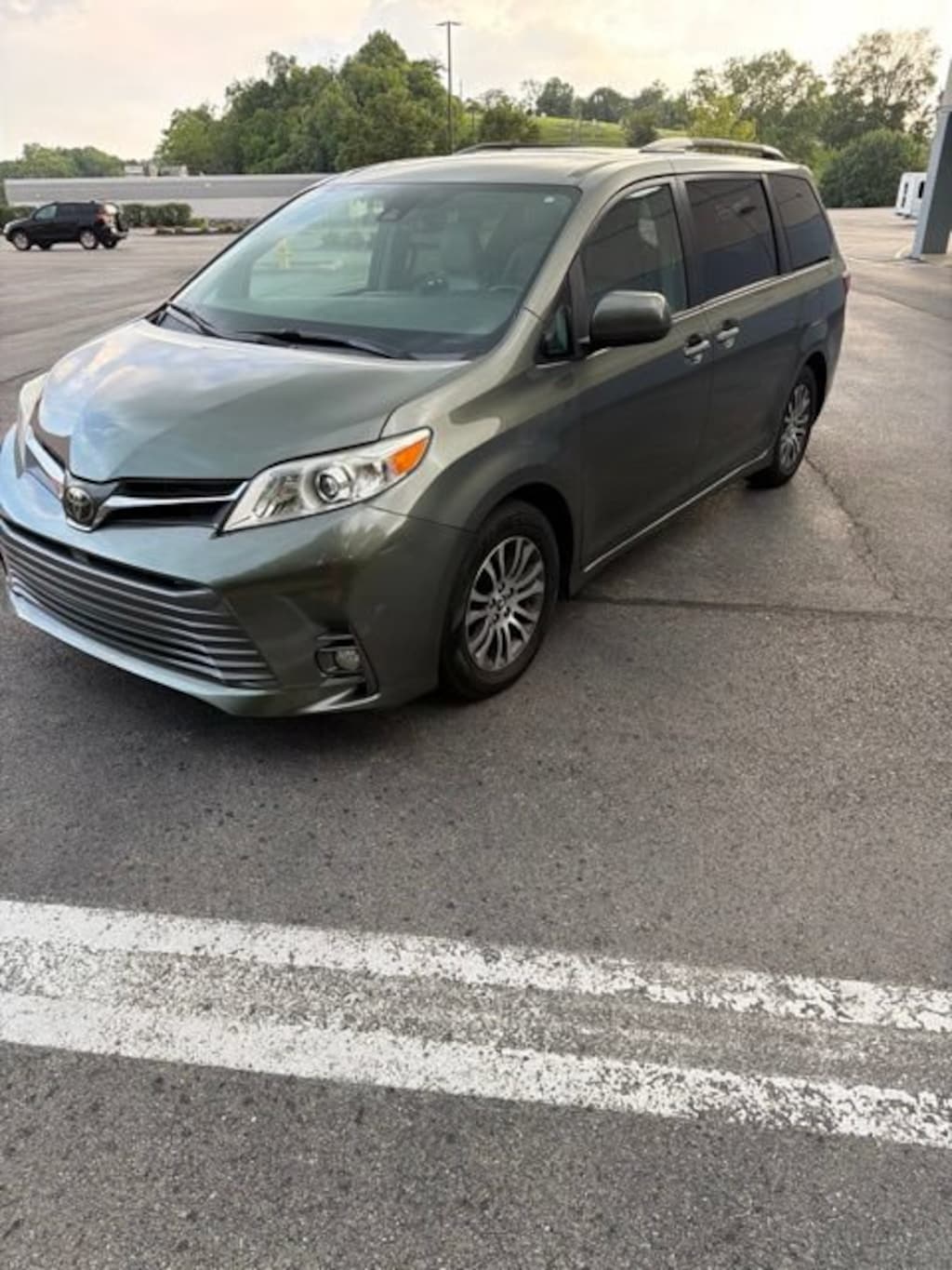 Used 2019 Toyota Sienna XLE FWD 8-Passenger Van