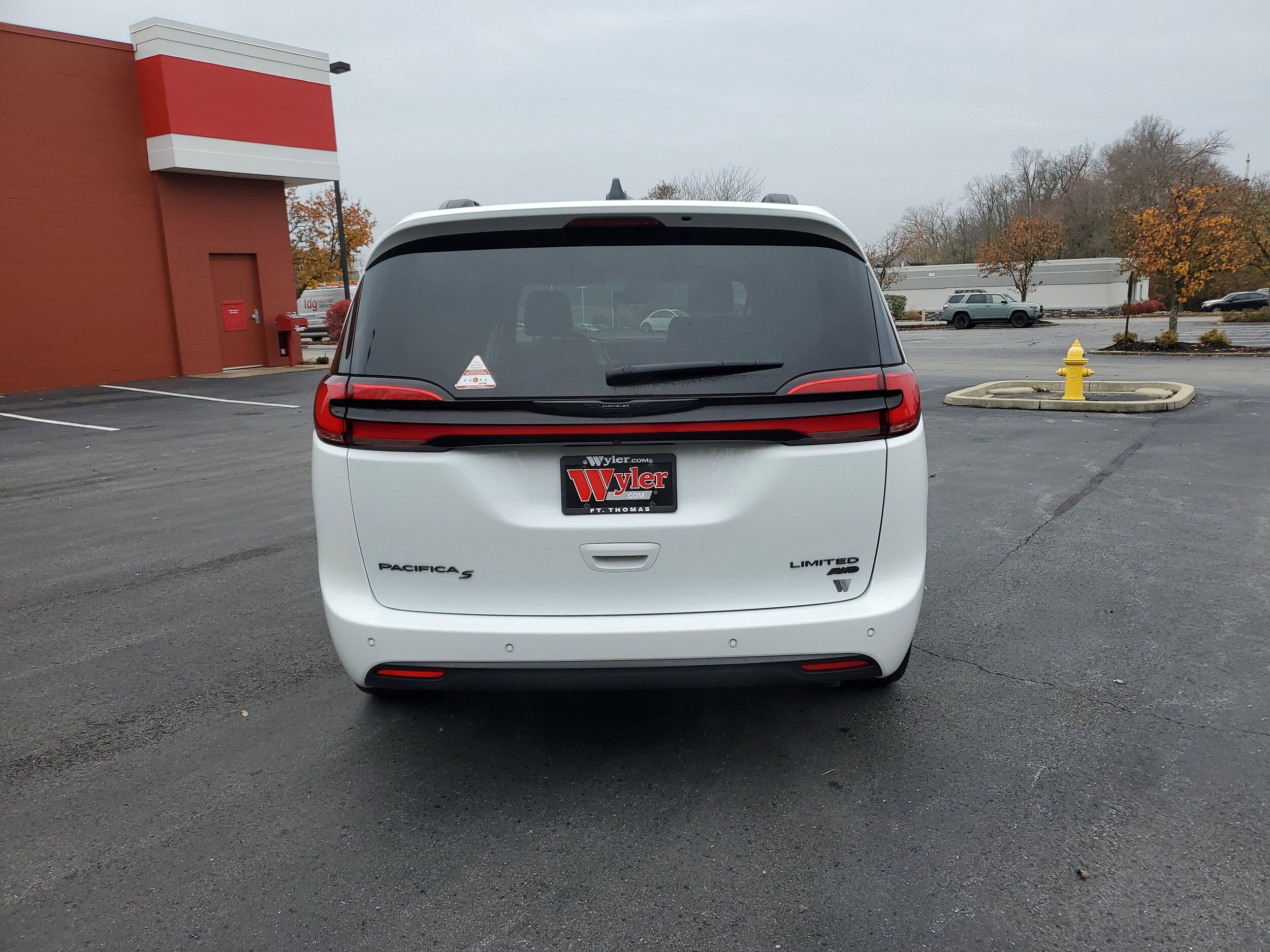 2023 Chrysler Pacifica Limited photo 2