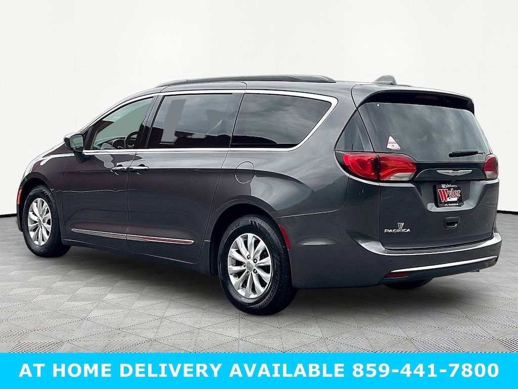 Used 2017 Chrysler Pacifica Touring-L FWD Van