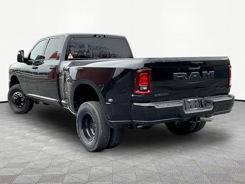 New 2026 Ram 3500 BIG HORN CREW CAB 4X4 8' BOX Pickup