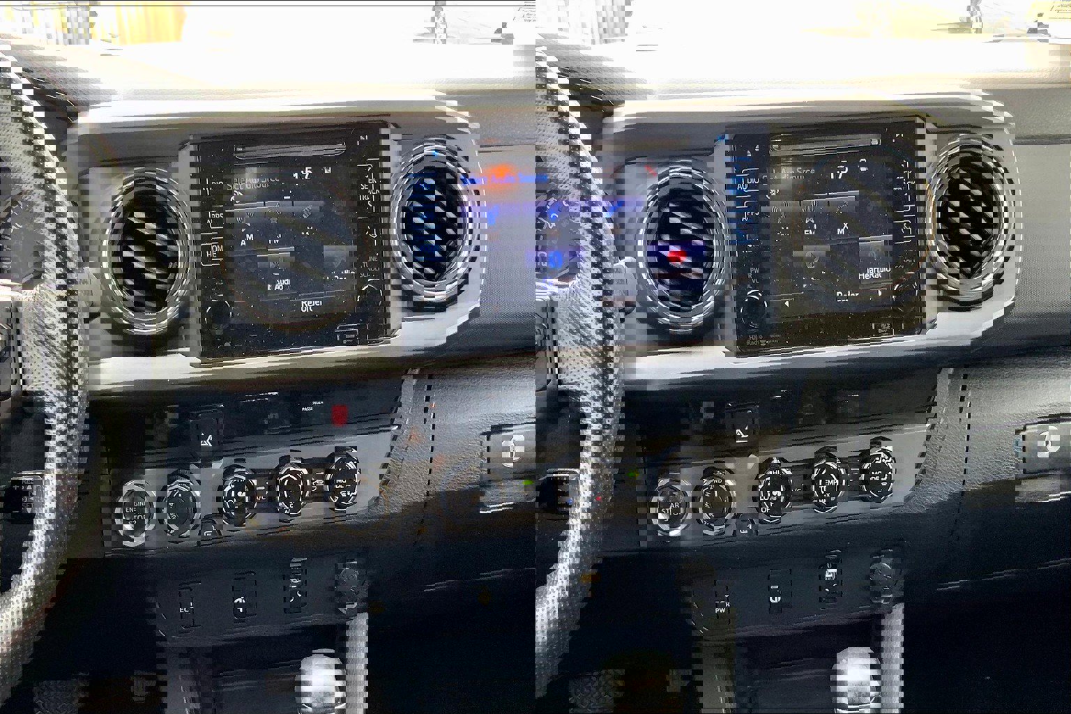 2016 Toyota Tacoma Double Cab photo 3