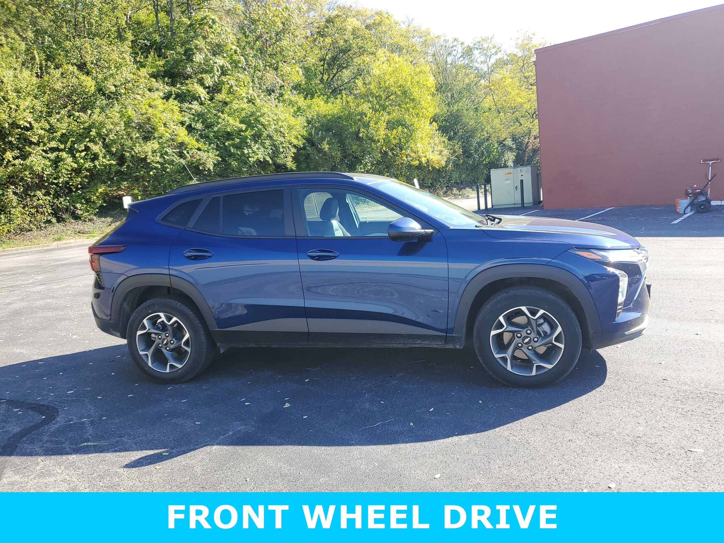 2024 Chevrolet Trax LT photo 3