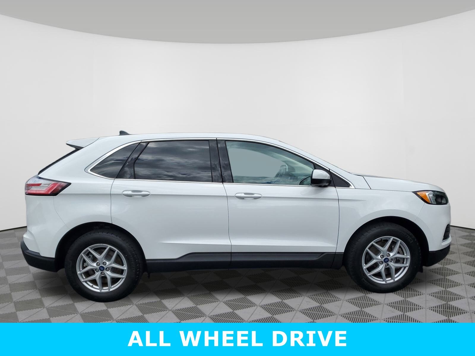 2022 Ford Edge SEL photo 3