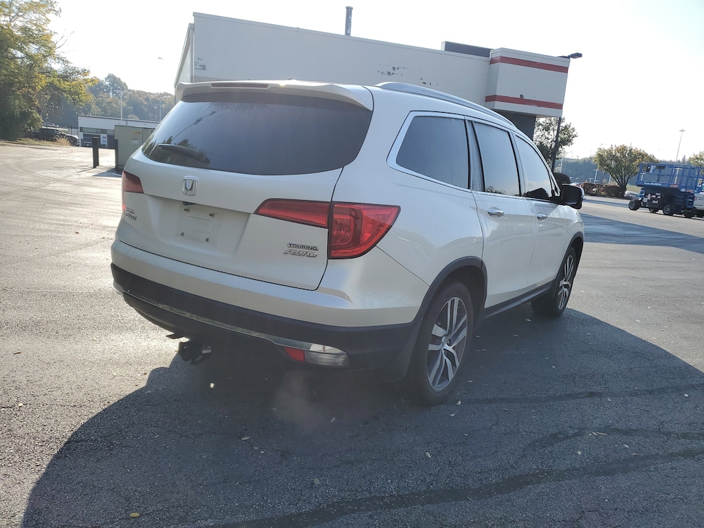 Used 2017 Honda Pilot Touring AWD SUV