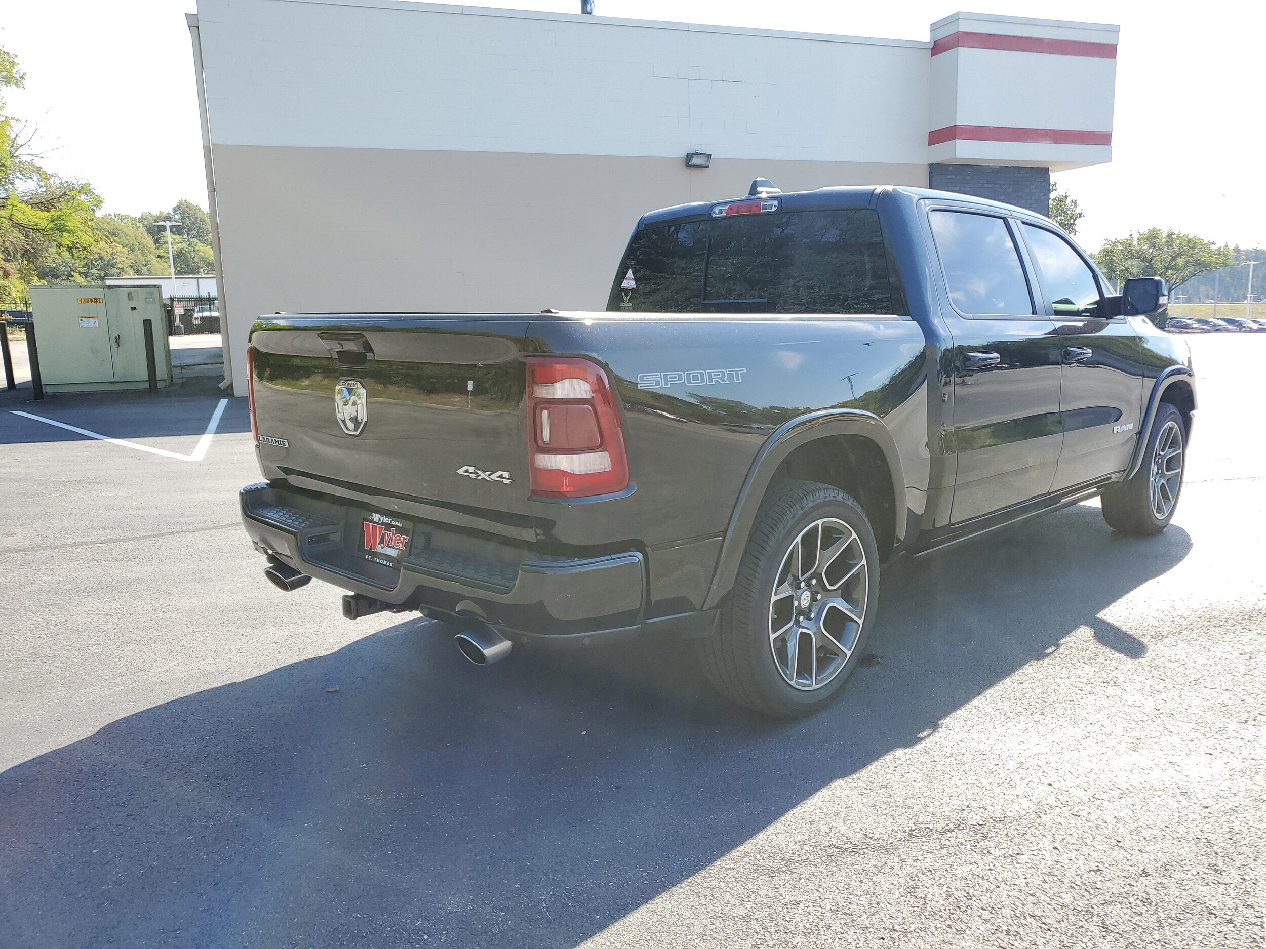 2020 Ram 1500 Laramie photo 3