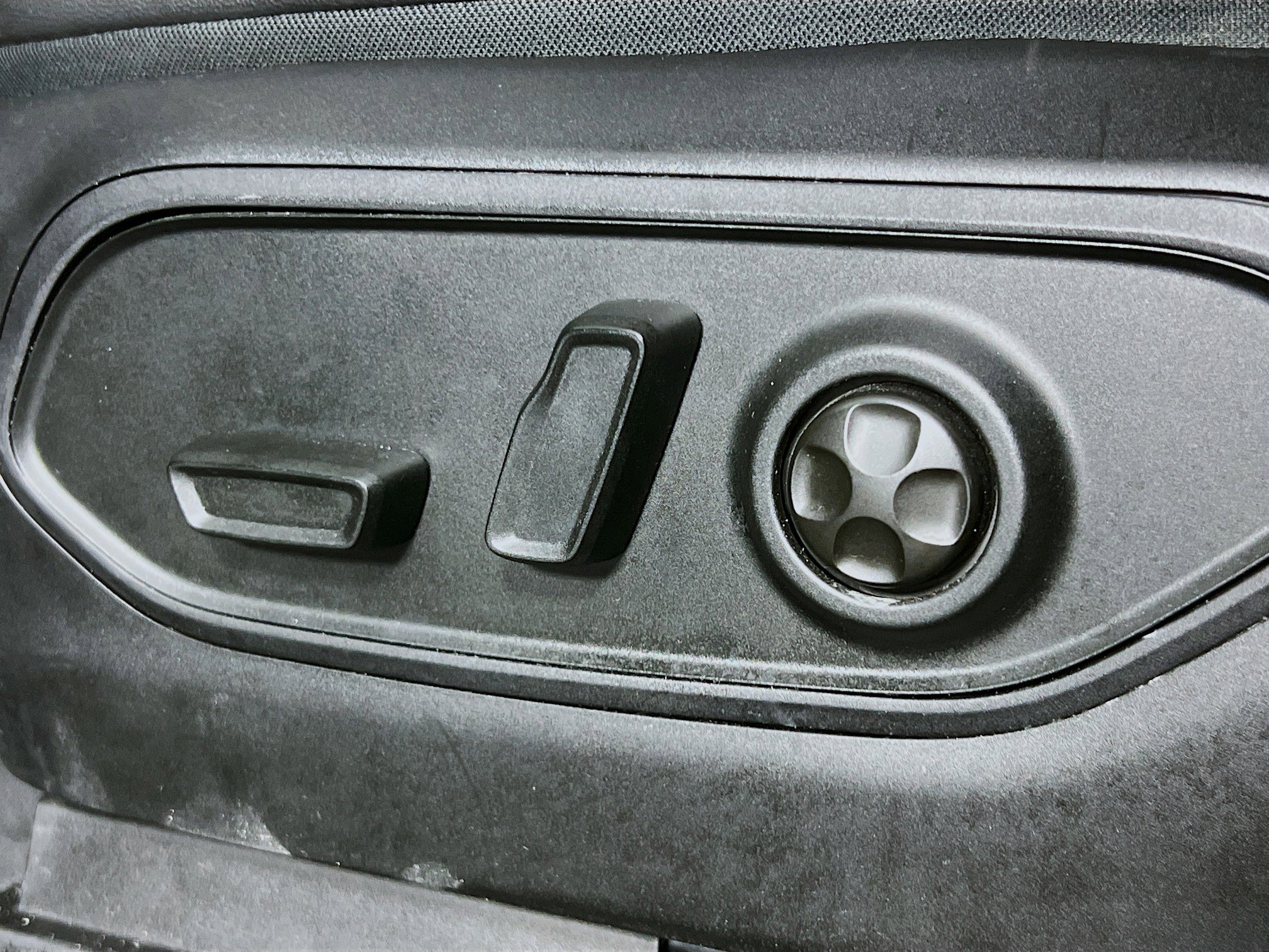2024 Jeep Grand Cherokee Altitude photo 3