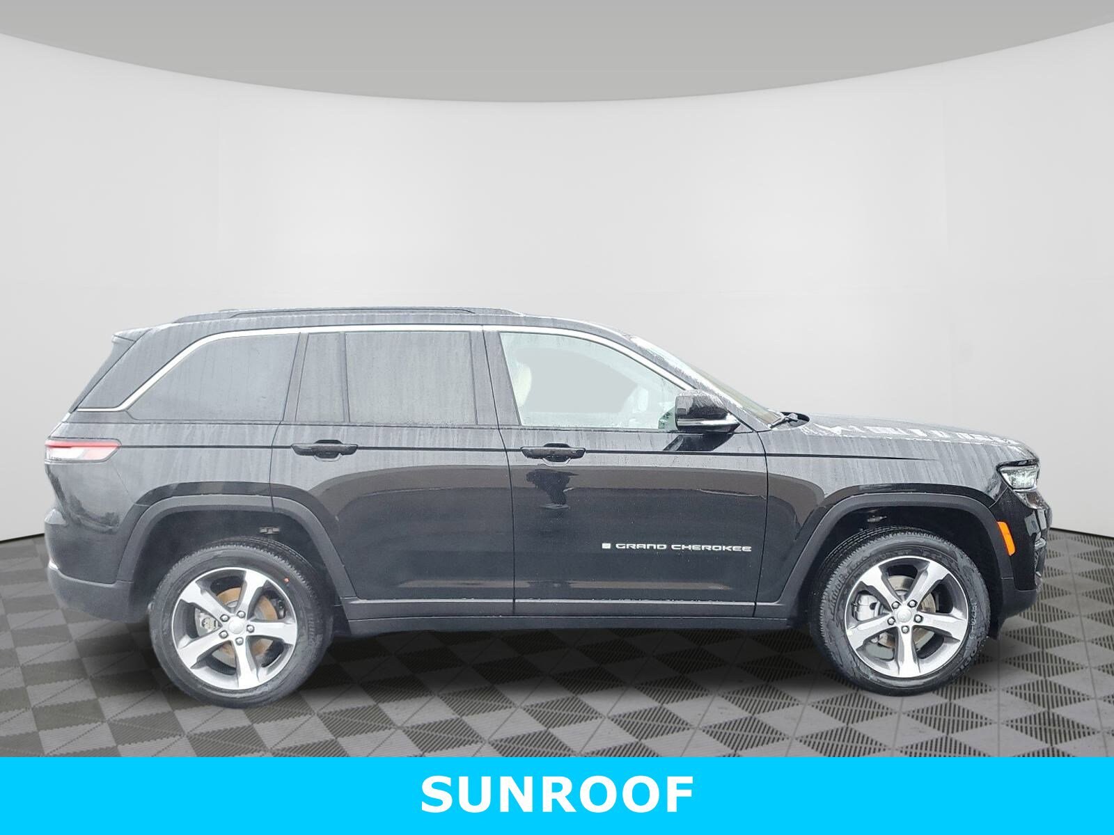 2025 Jeep Grand Cherokee Limited photo 2