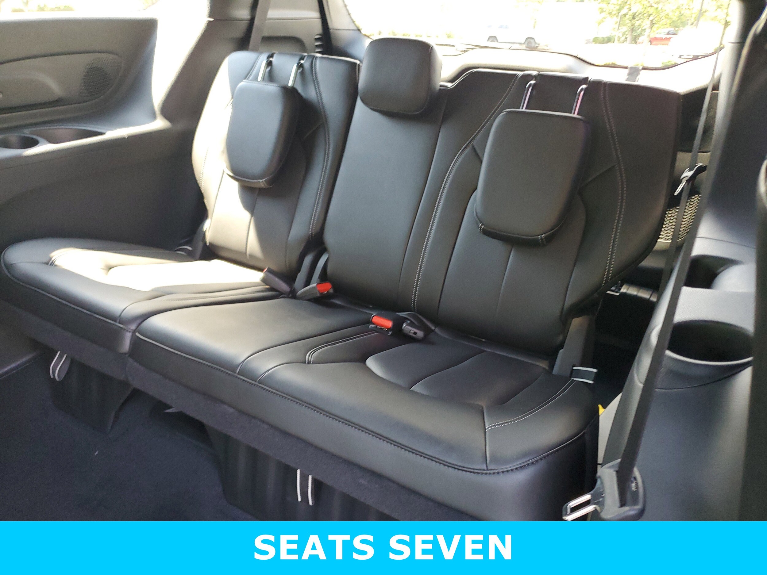 2026 Chrysler Pacifica Select - Photo 24