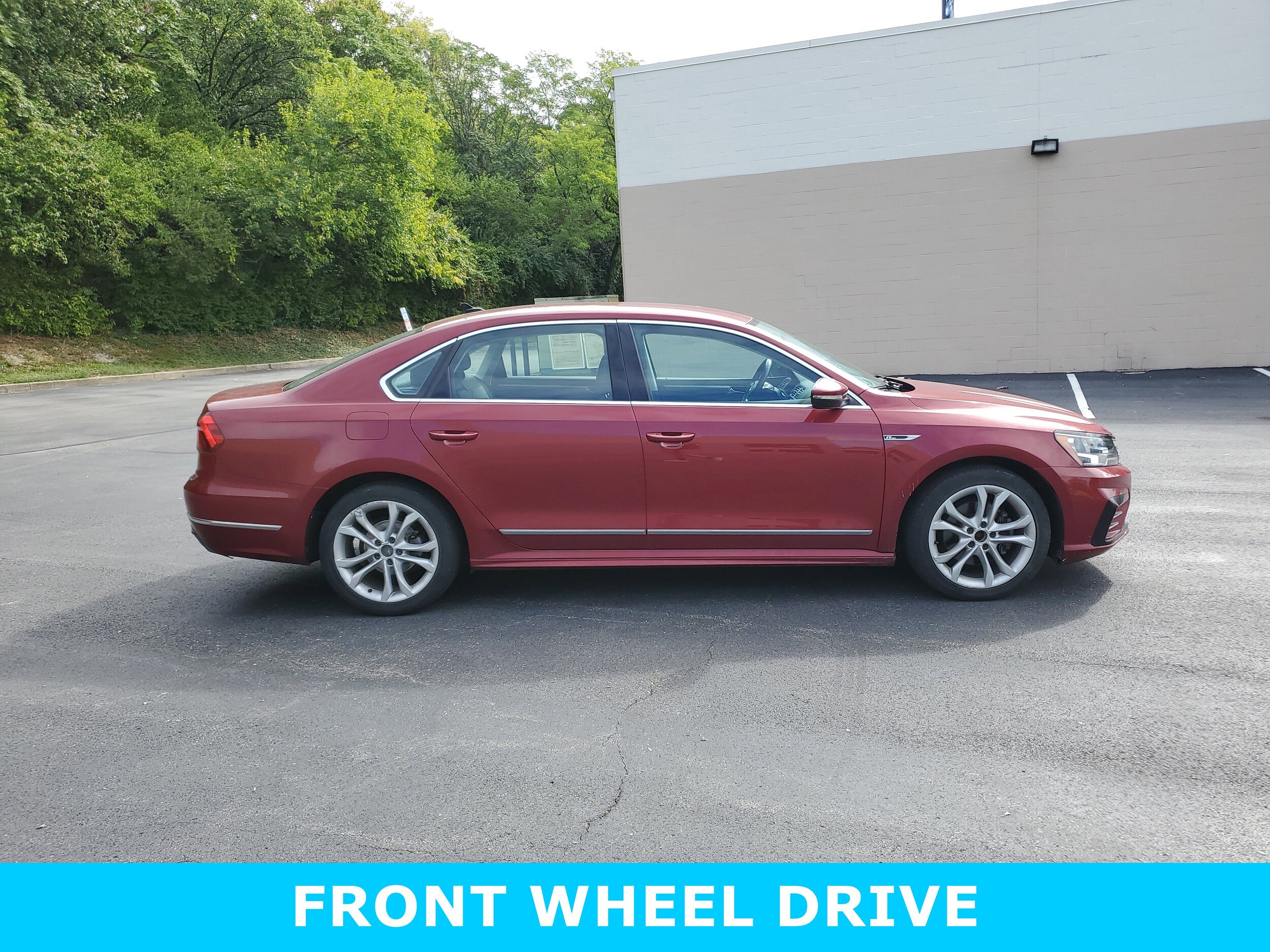 2017 Volkswagen Passat R-Line photo 3