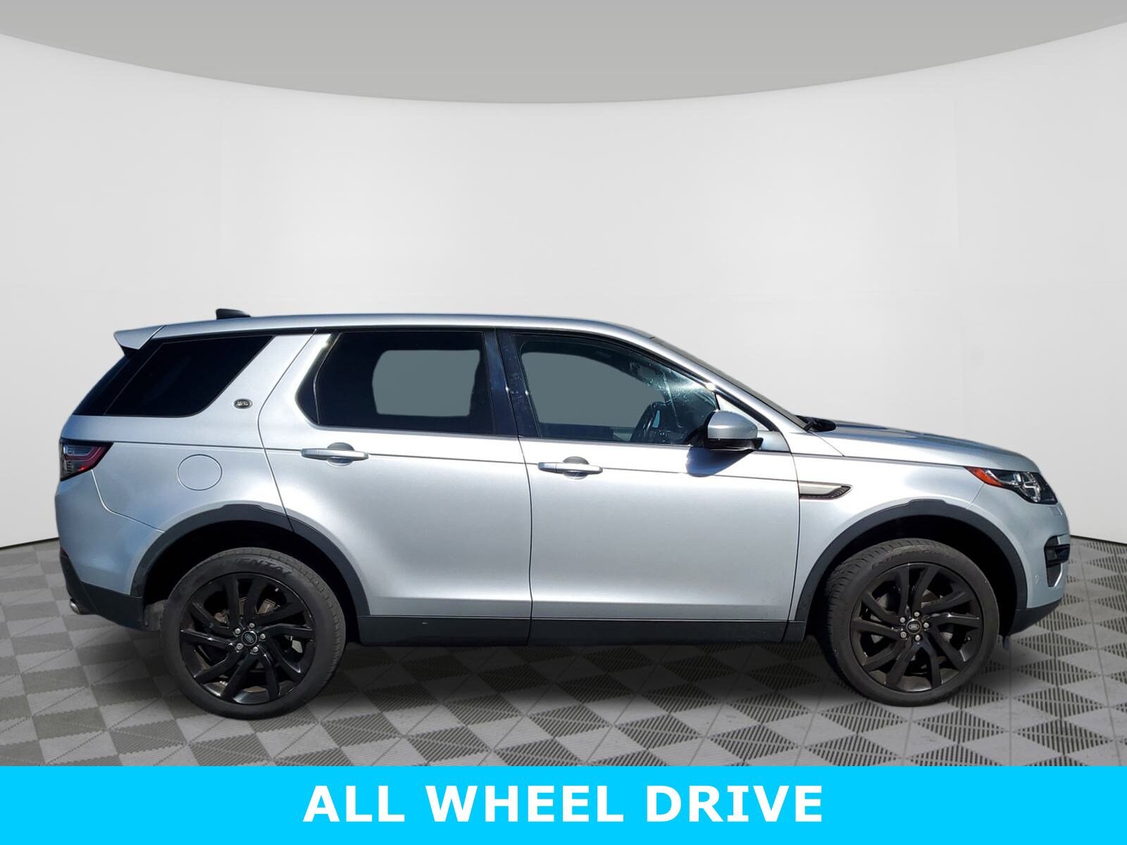 2019 Land Rover Discovery Sport SE photo 3