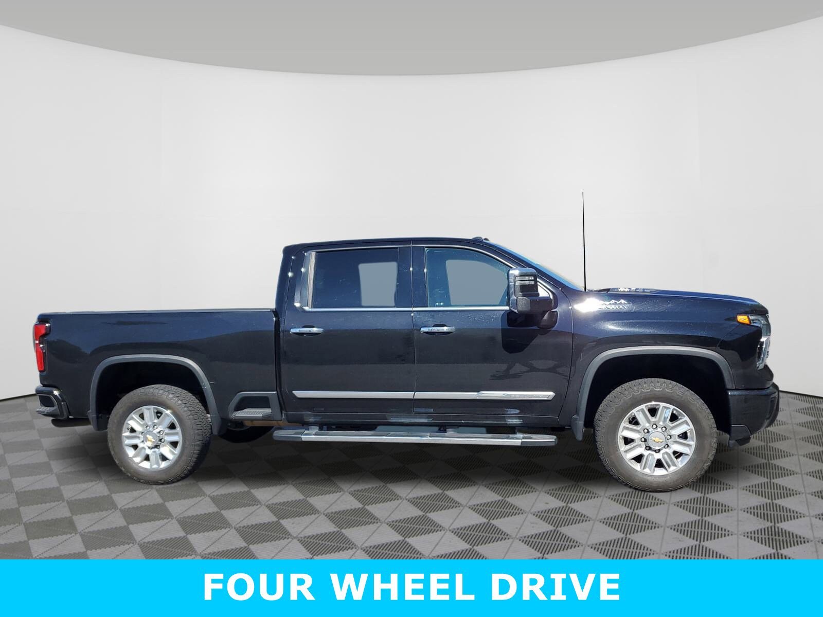 2024 Chevrolet Silverado 2500HD High Country photo 3