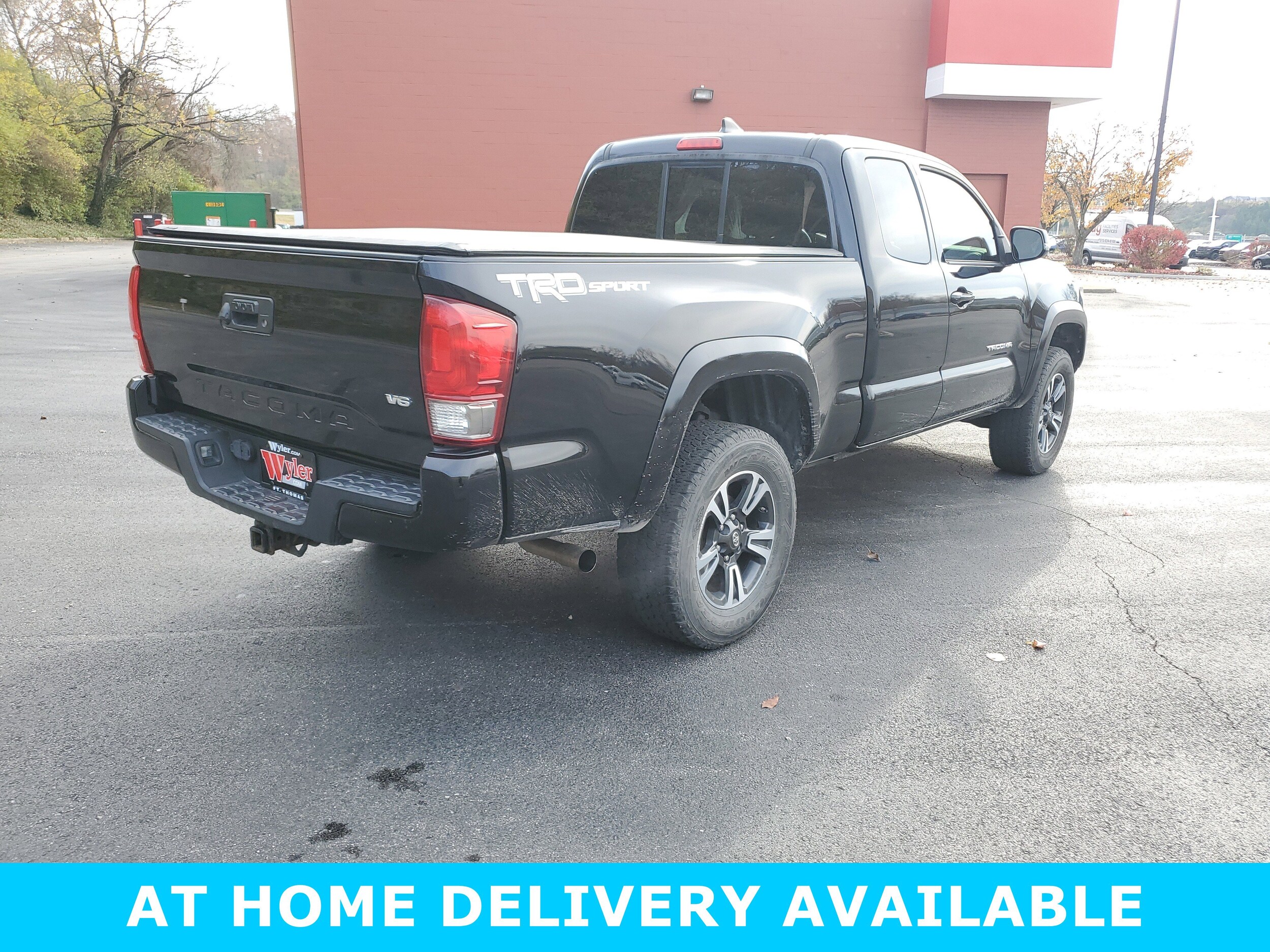 2016 Toyota Tacoma TRD Sport photo 3