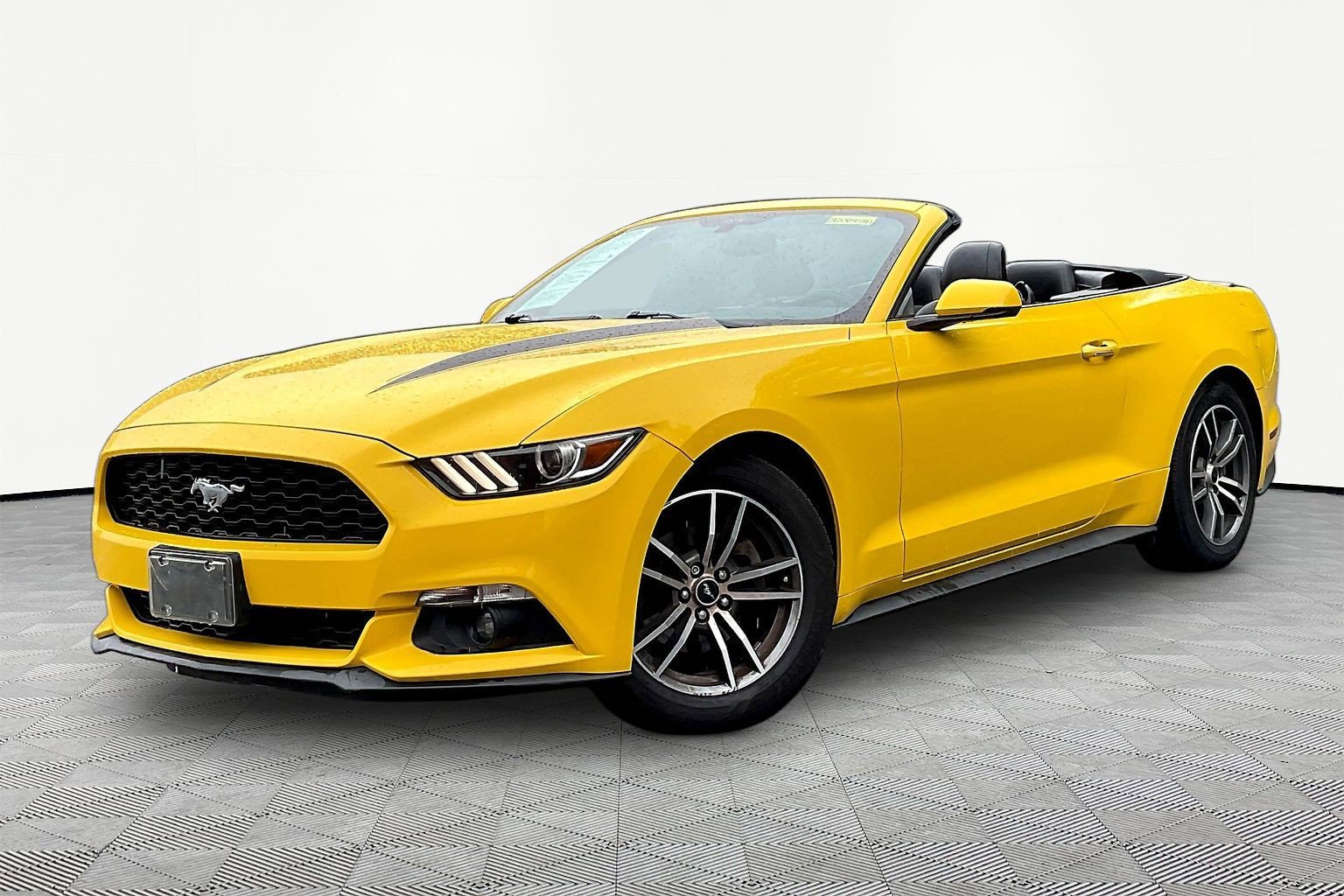 2016 Ford Mustang EcoBoost Convertible Premium's photo