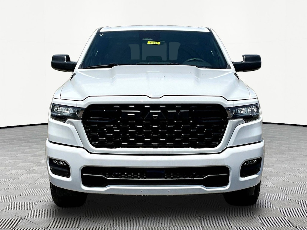 New 2026 Ram 1500 EXPRESS CREW CAB 4X4 5'7 BOX Pickup