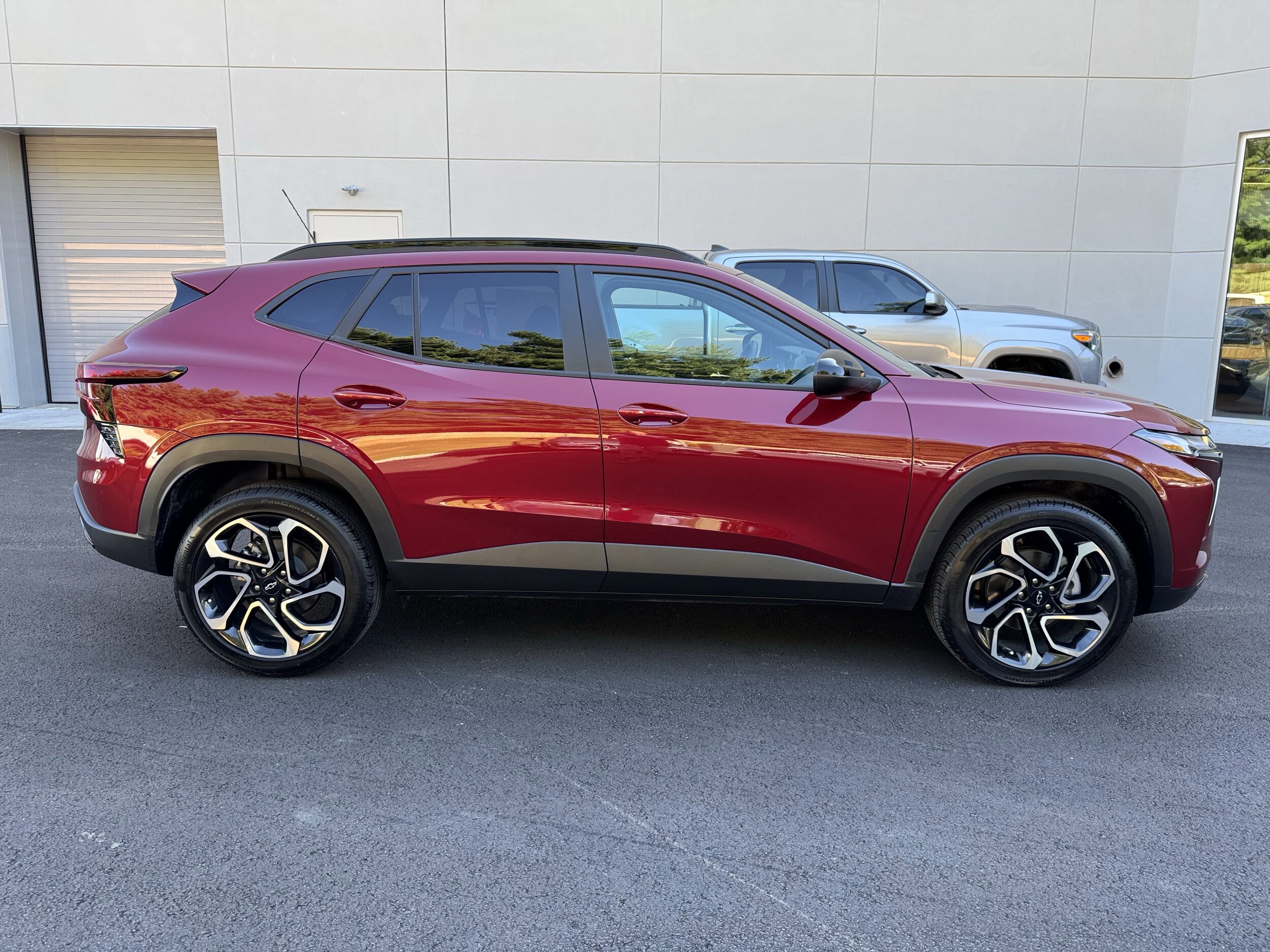 2025 Chevrolet Trax photo 2