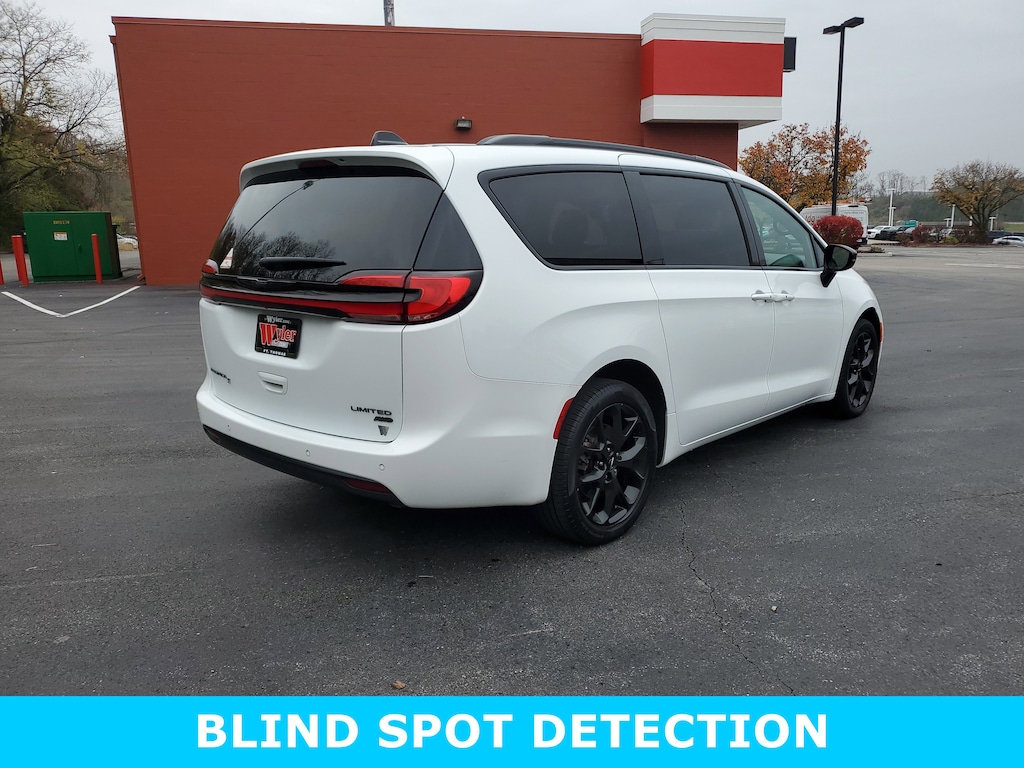 Used 2023 Chrysler Pacifica Limited AWD Van Passenger Van